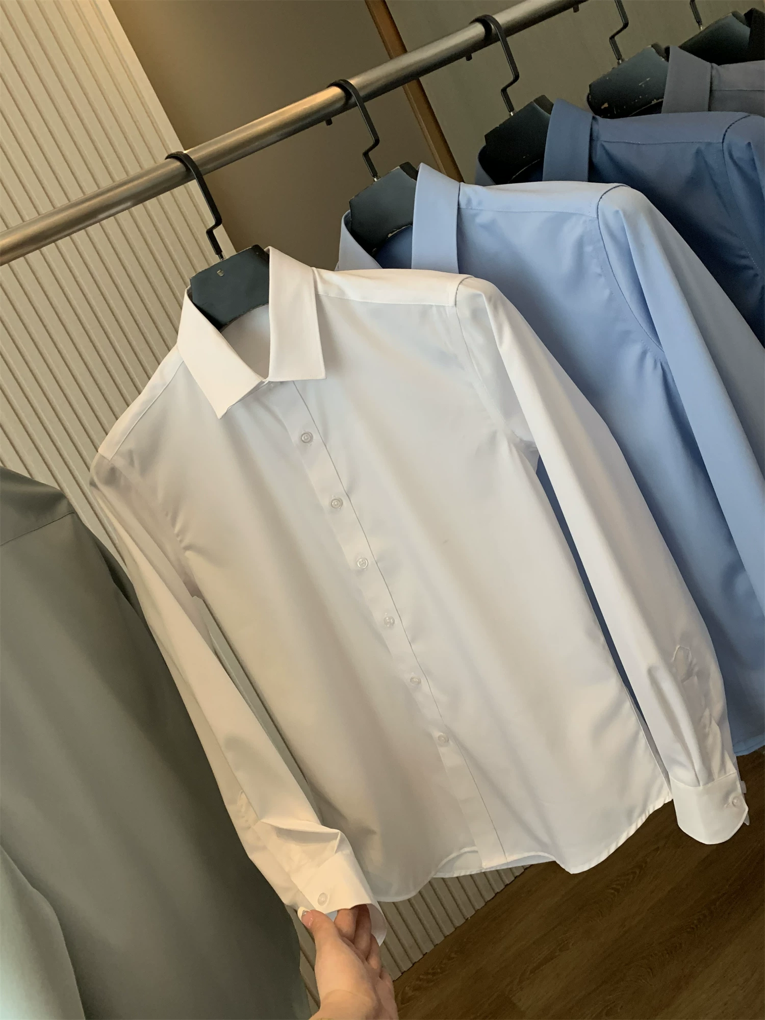 Don Quixote Offline 299! Dòng sản phẩm sợi tre! Áo sơ mi dài tay màu trơn mềm mại, thoải mái, đa năng dành cho nam.