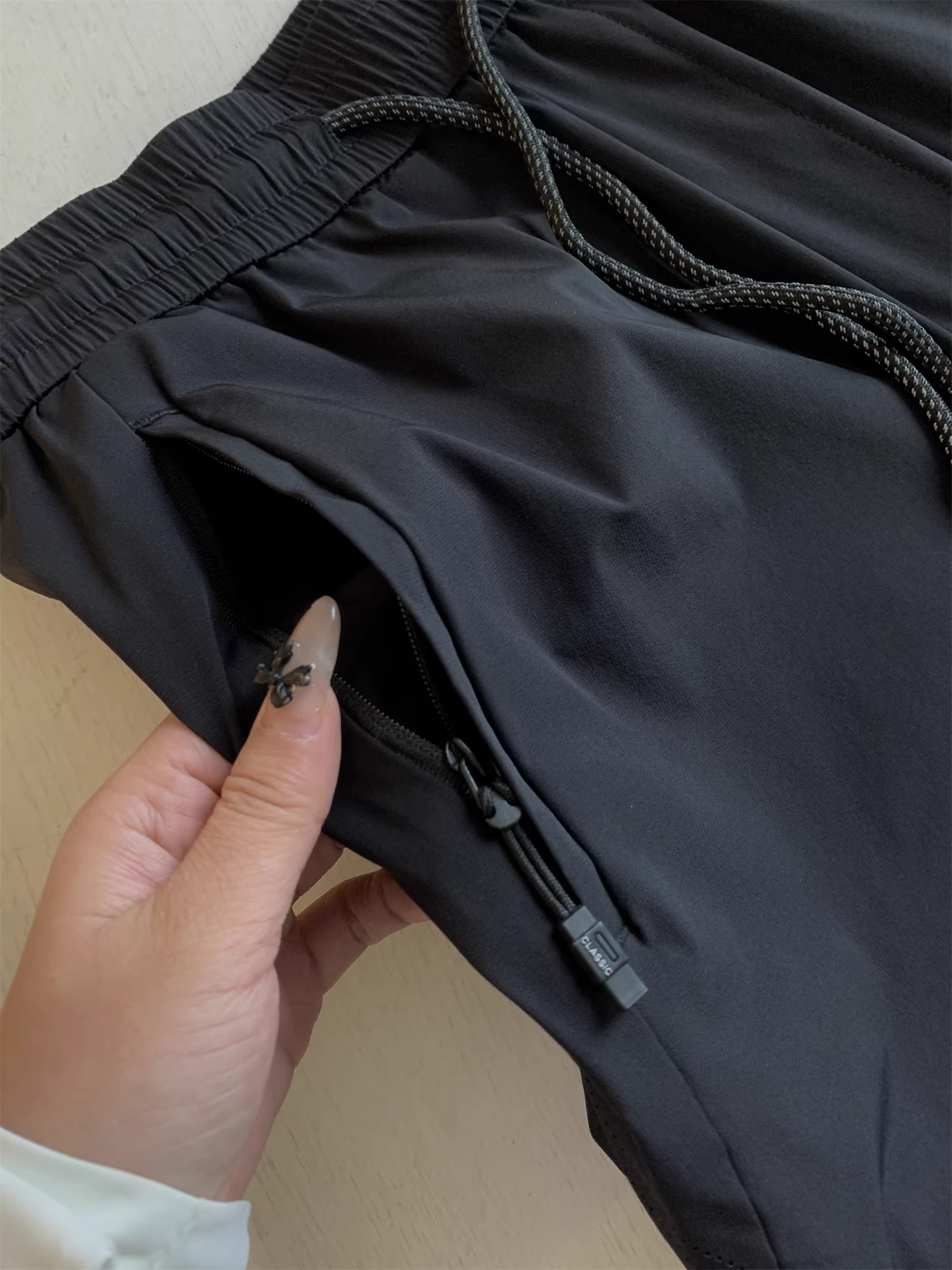 Vải thun nhanh khô Don Quixote! Nhẹ và thoáng khí! Quần short thẳng lưng thun co giãn năm phần dành cho nam.