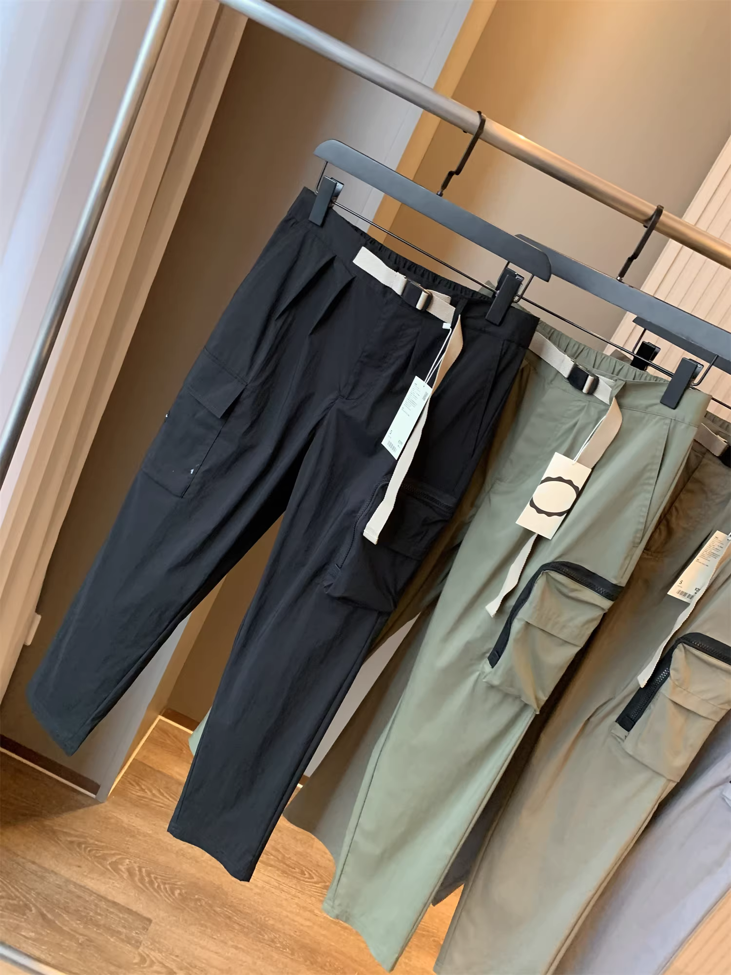 Don Quixote du hành khắp châu Âu! Quần cargo nam chất liệu mỏng, nhẹ, co giãn bốn chiều, chống rách, kiểu dáng năng động, thích hợp cho hoạt động ngoài trời.