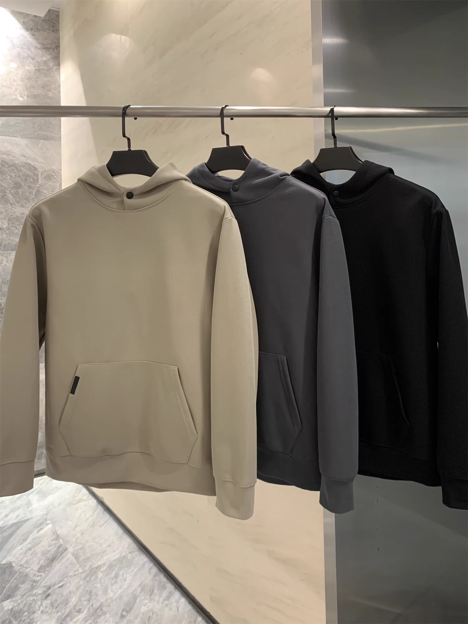 Phiên bản thiết kế Don Quixote! Áo len nam có mũ trùm đầu, chất liệu cotton pha, thân thiện với da, họa tiết dọc tinh tế, hợp thời trang.