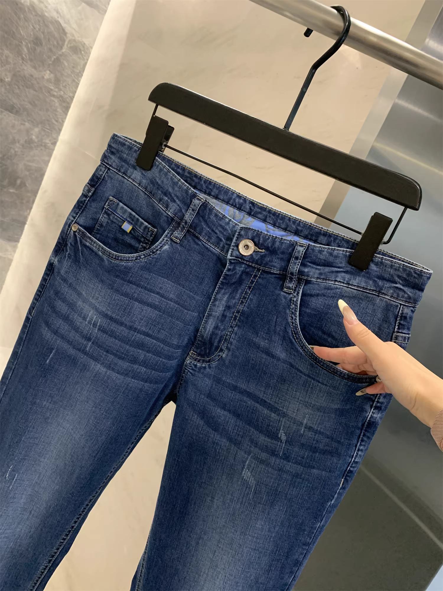 Don Quixote Cool Series! Chất liệu cotton và spandex! Quần jean ống thẳng nam, chất liệu cotton và spandex, kiểu dáng mùa xuân hè, màu đã phai.