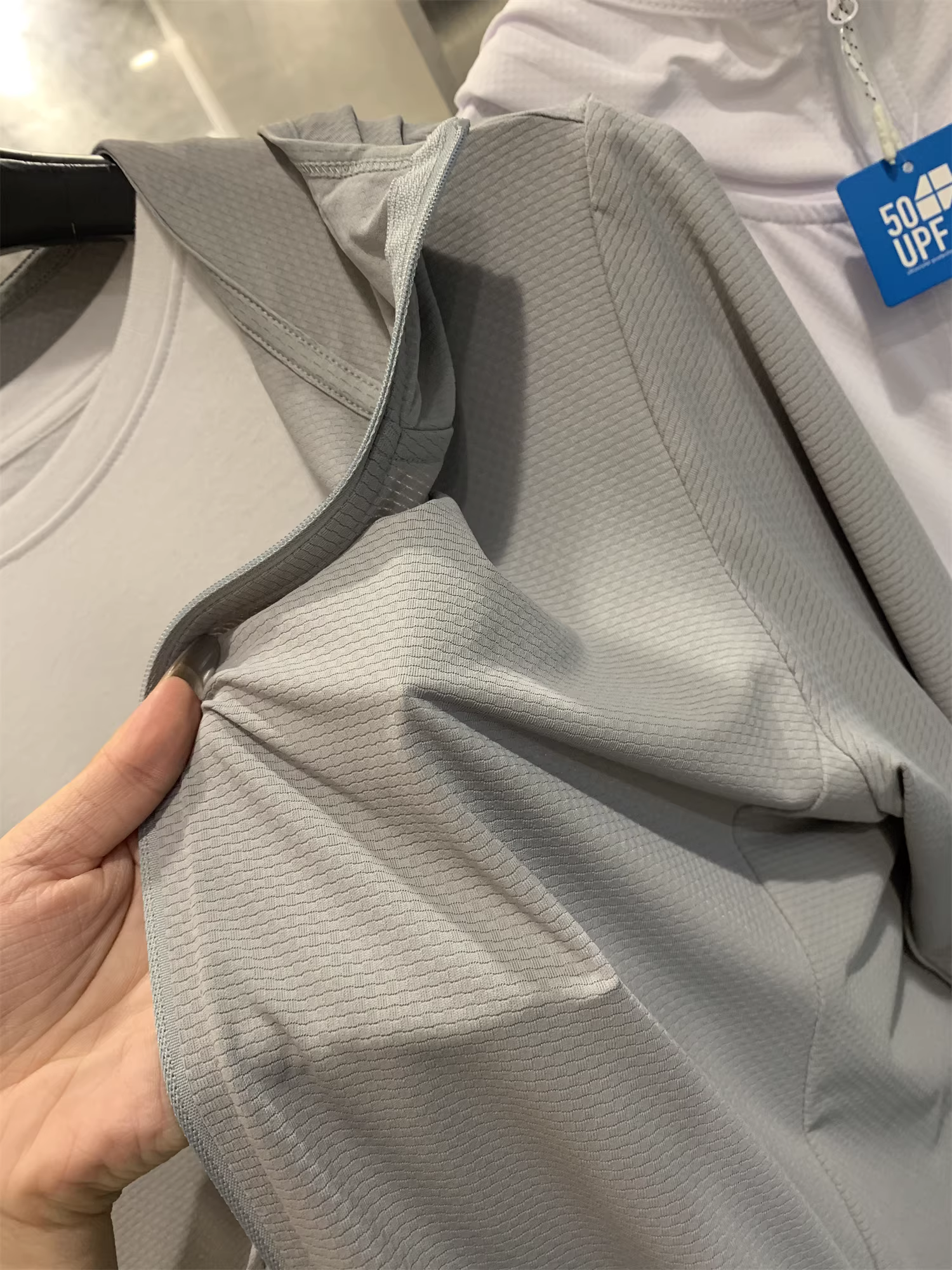 Don Quixote UPF50! Nhẹ và thoáng khí! Quần áo chống nắng có mũ trùm đầu nhẹ mùa hè dành cho nam và nữ, áo khoác da hợp thời trang.