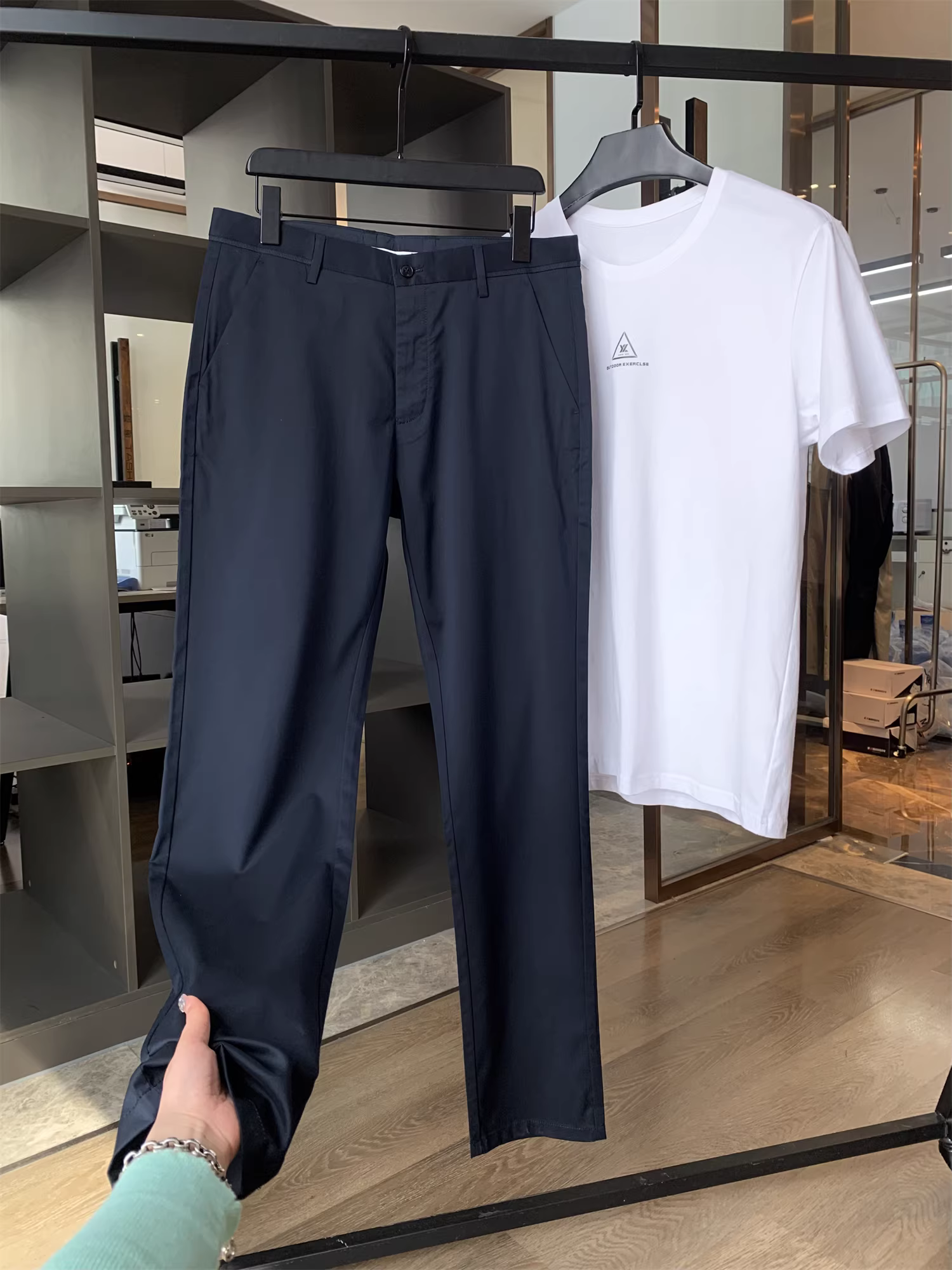 Don Quixote chứa chất liệu tơ tằm! Mềm mại, thoải mái và không bị nhăn! Quần nam mùa hè mỏng, đa năng, kiểu dáng thường ngày.