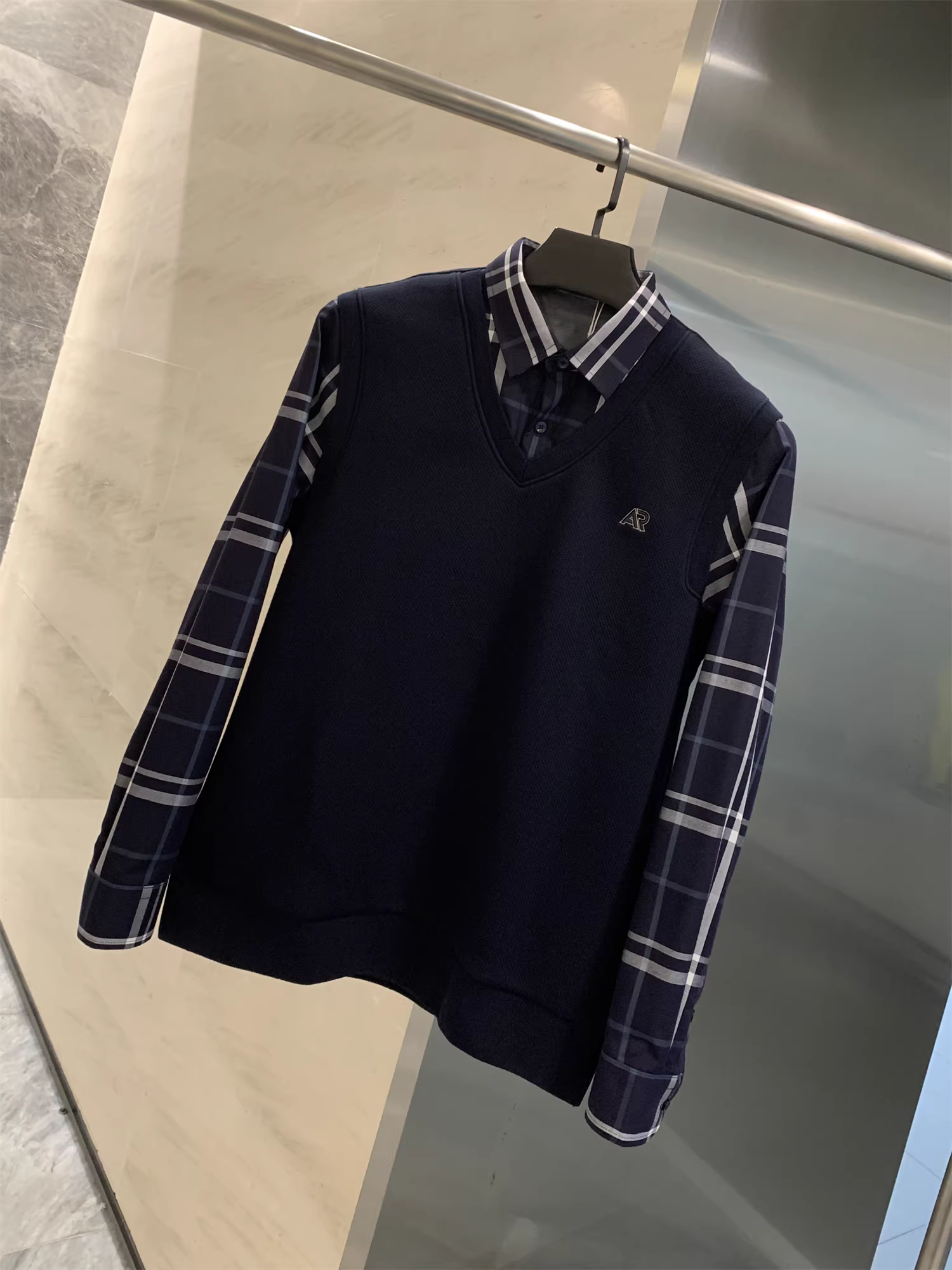 Ưu điểm của thương hiệu Don Quixote H! Lót lông cừu để giữ ấm! Áo len dệt kim giả hai mảnh có cổ kép kẻ sọc mùa thu đông.