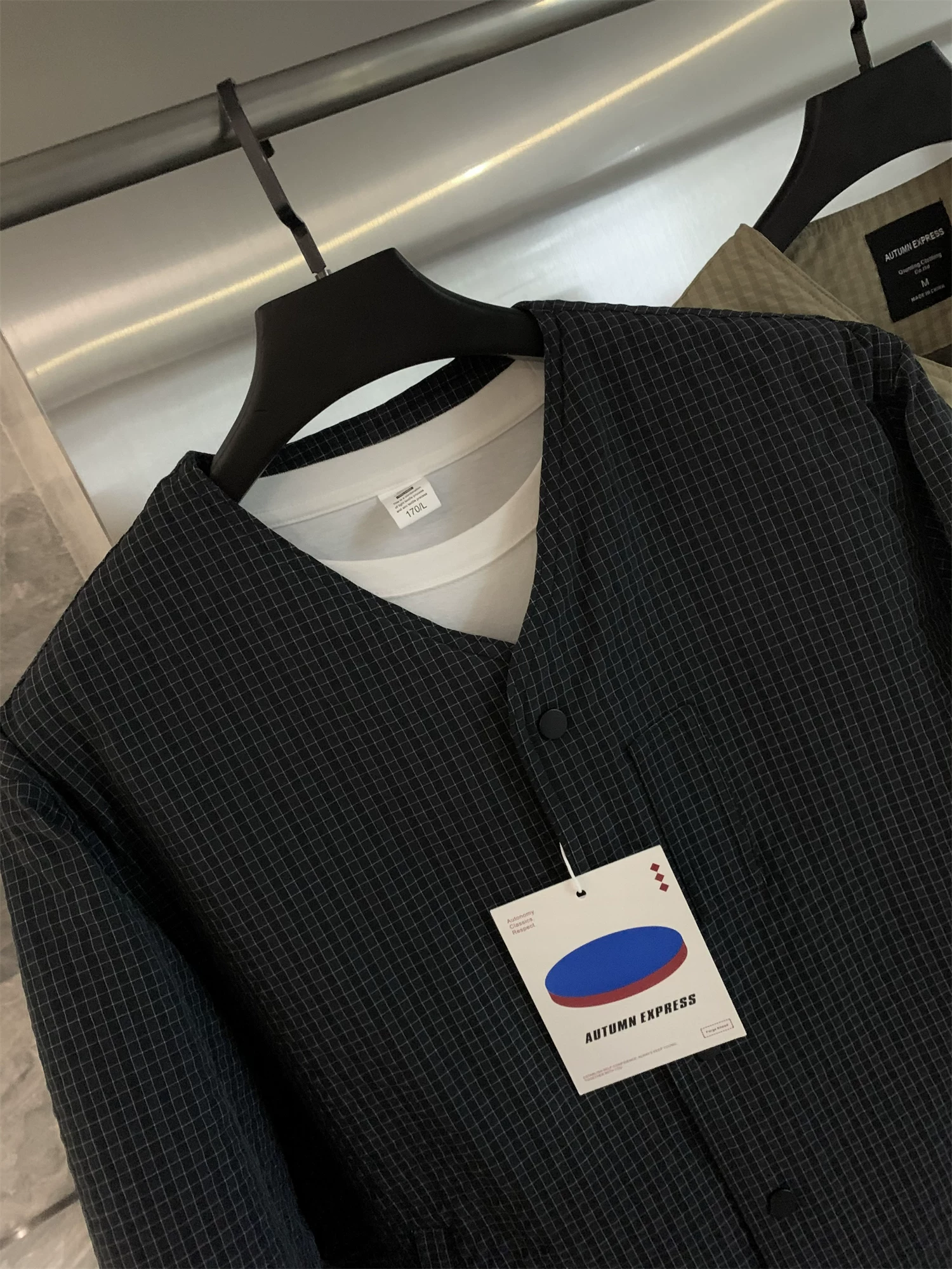 Don Quixote phong cách retro Nhật Bản! Áo khoác cotton không cổ giữ ấm kiểu kẻ sọc giữ ấm cho cặp đôi hợp thời trang