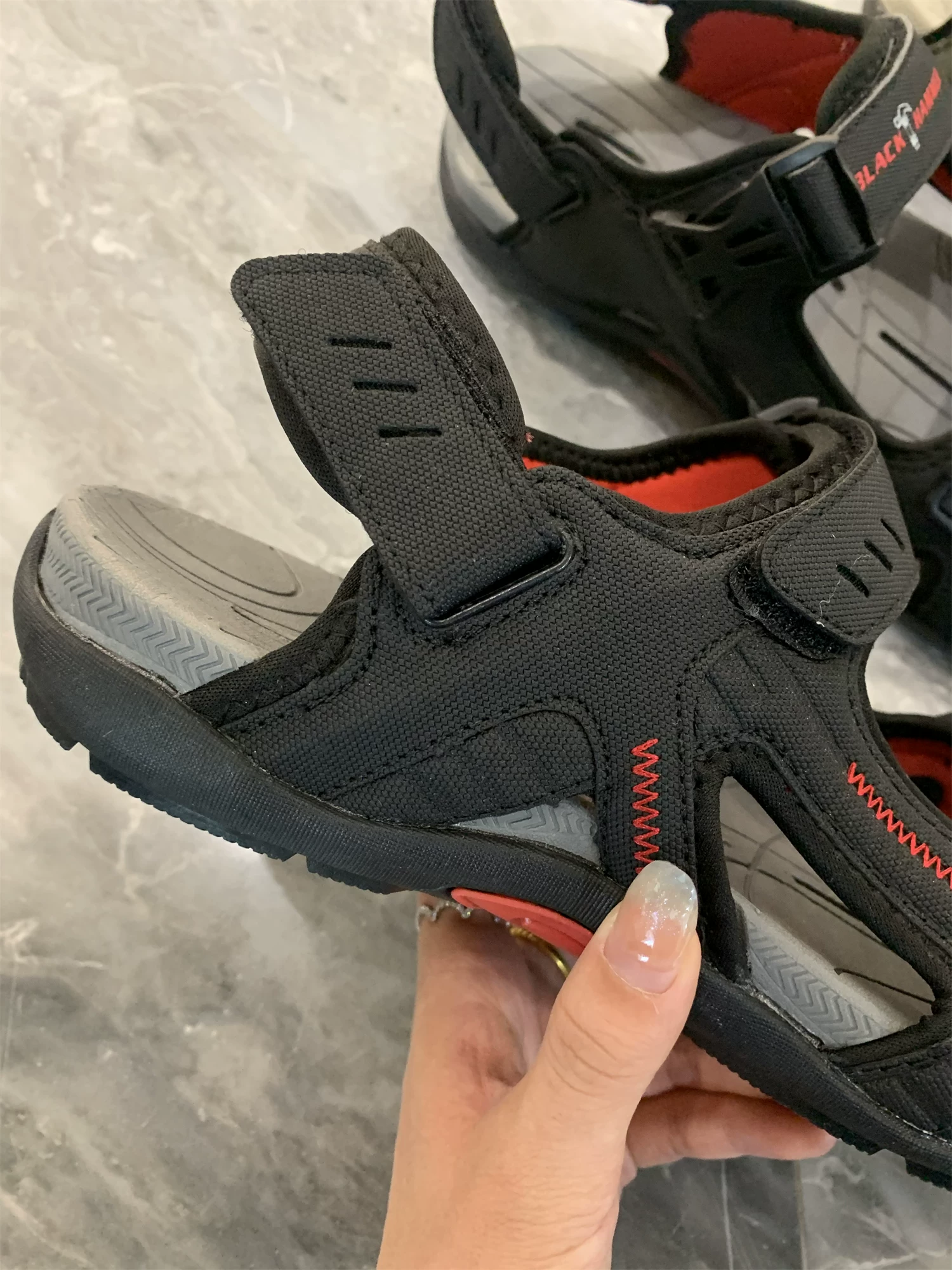 Công nghệ nhẹ nhàng của Don Quixote! Dây dán bốn lớp! Dép thể thao và giải trí đa năng dành cho nam giới ngoài trời, hợp thời trang.