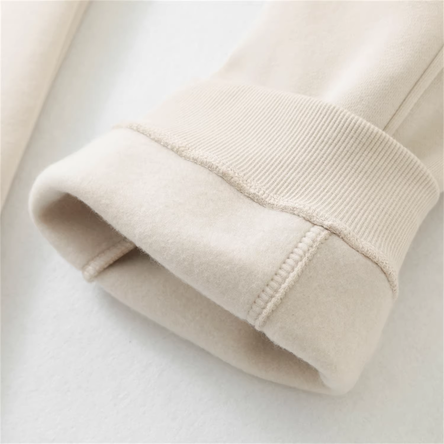 Dòng thiết kế Don Quixote! Thoải mái và ấm áp! Quần jogger nam chất liệu nỉ lót lông, kiểu dáng cổ điển, lưng thun co giãn, thích hợp cho mùa thu đông.