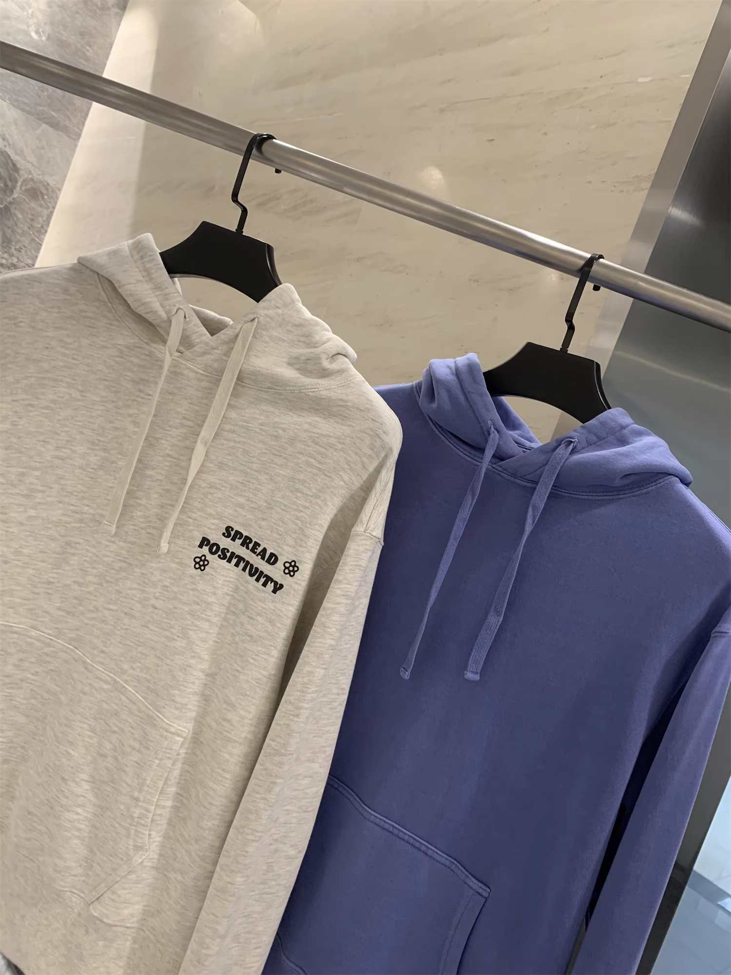 Don Quixote Khuyến mãi đặc biệt hàng ngày! Áo nỉ có mũ trùm đầu kiểu dáng mùa xuân và mùa thu, thân thiện với da, có nhiều màu trơn/in họa tiết, có nhiều tùy chọn