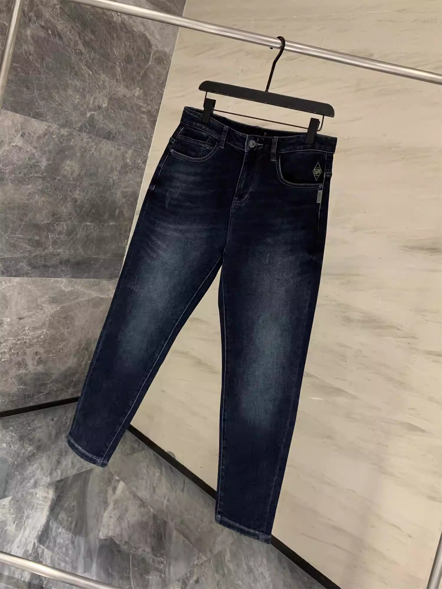 Giảm giá Don Quixote! Bộ sưu tập Cloud Denim! Quần jean denim xước, phai màu, kiểu dáng thường ngày.