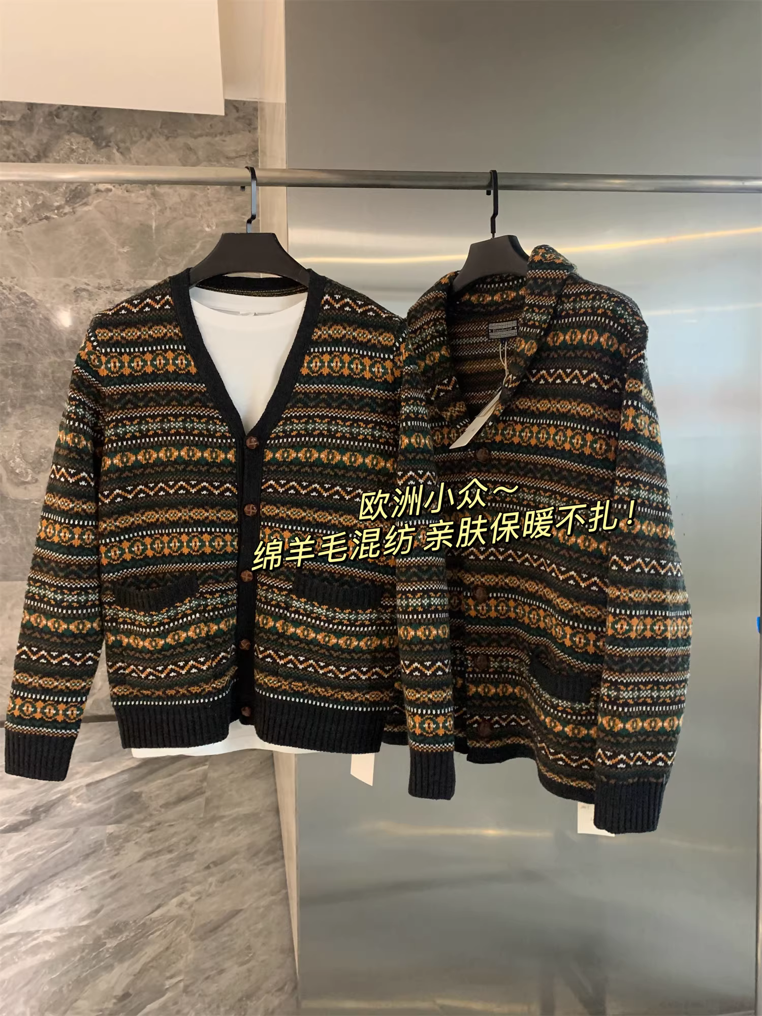 Don Quixote, một thương hiệu độc đáo ở Châu Âu! Được làm từ chất liệu len cừu pha! Áo khoác cardigan unisex mùa thu đông với cổ áo màu xanh lá cây/cổ chữ V.