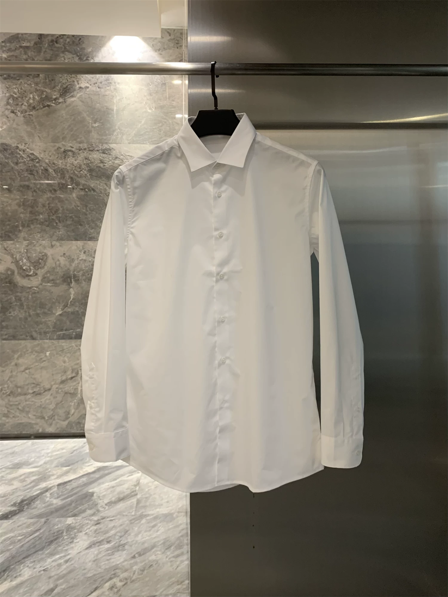 Ưu điểm của thương hiệu Don Quixote H! Áo sơ mi nam dài tay màu trơn đa năng, cổ điển, giản dị, hợp thời trang mùa xuân và mùa thu