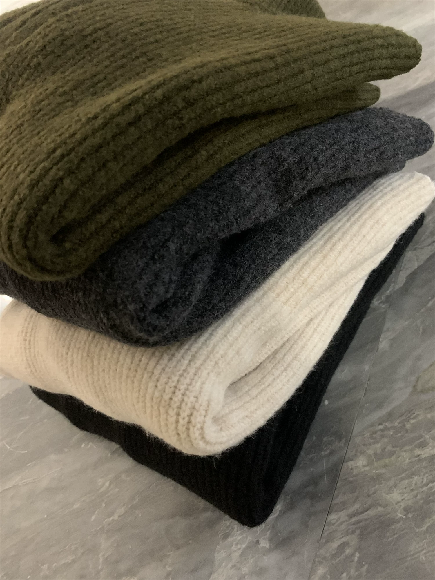 Don Quixote mềm mại và xốp! Áo len dệt kim giả cashmere! Xu hướng áo len dệt kim cổ đứng nửa khóa kéo unisex mùa thu đông.