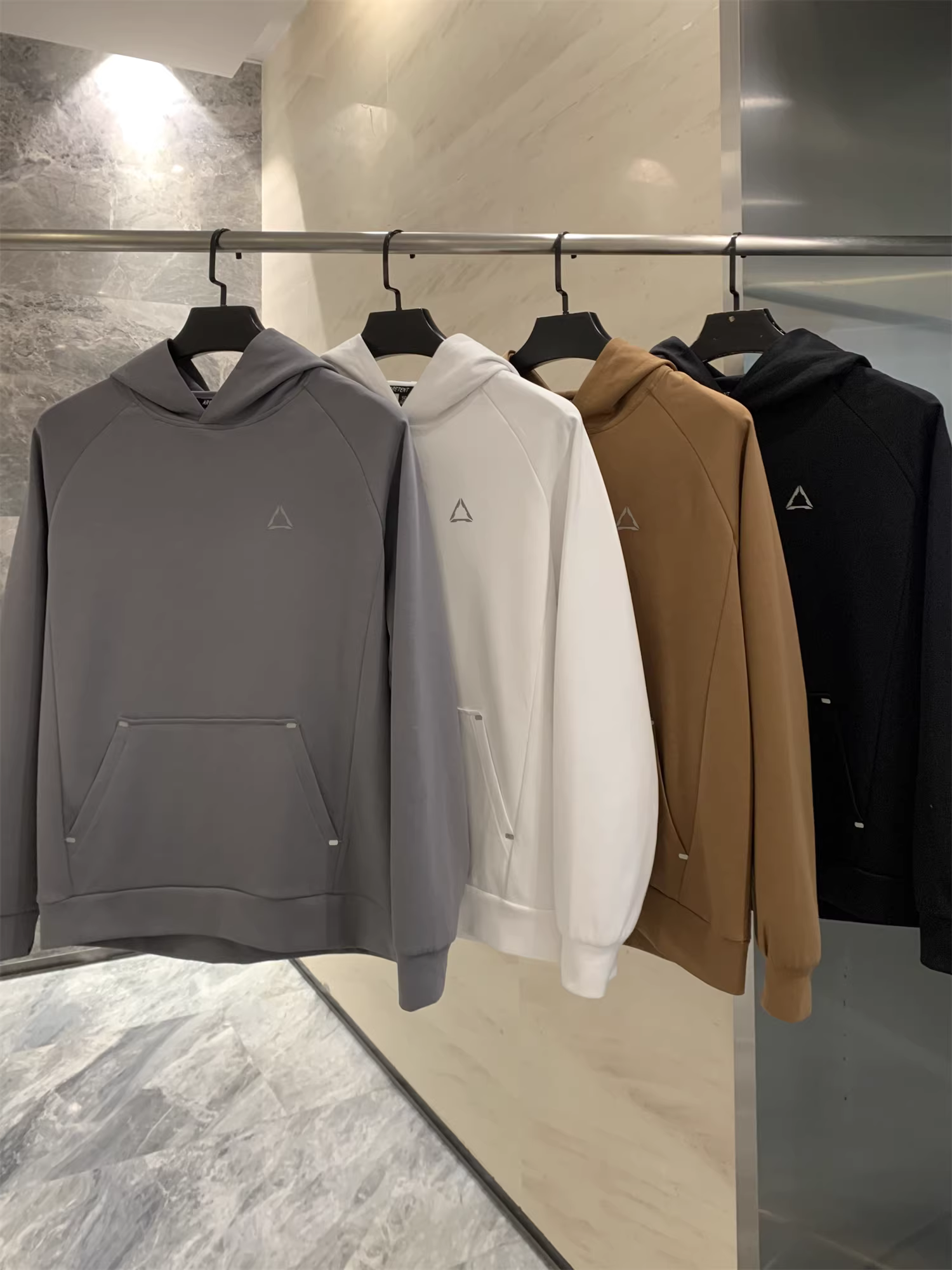 Dòng thiết kế Don Quixote! Chất liệu cotton dài sợi cao cấp! Áo hoodie màu trơn thoáng mát, kiểu dáng thời trang, lớp áo lót cơ bản.