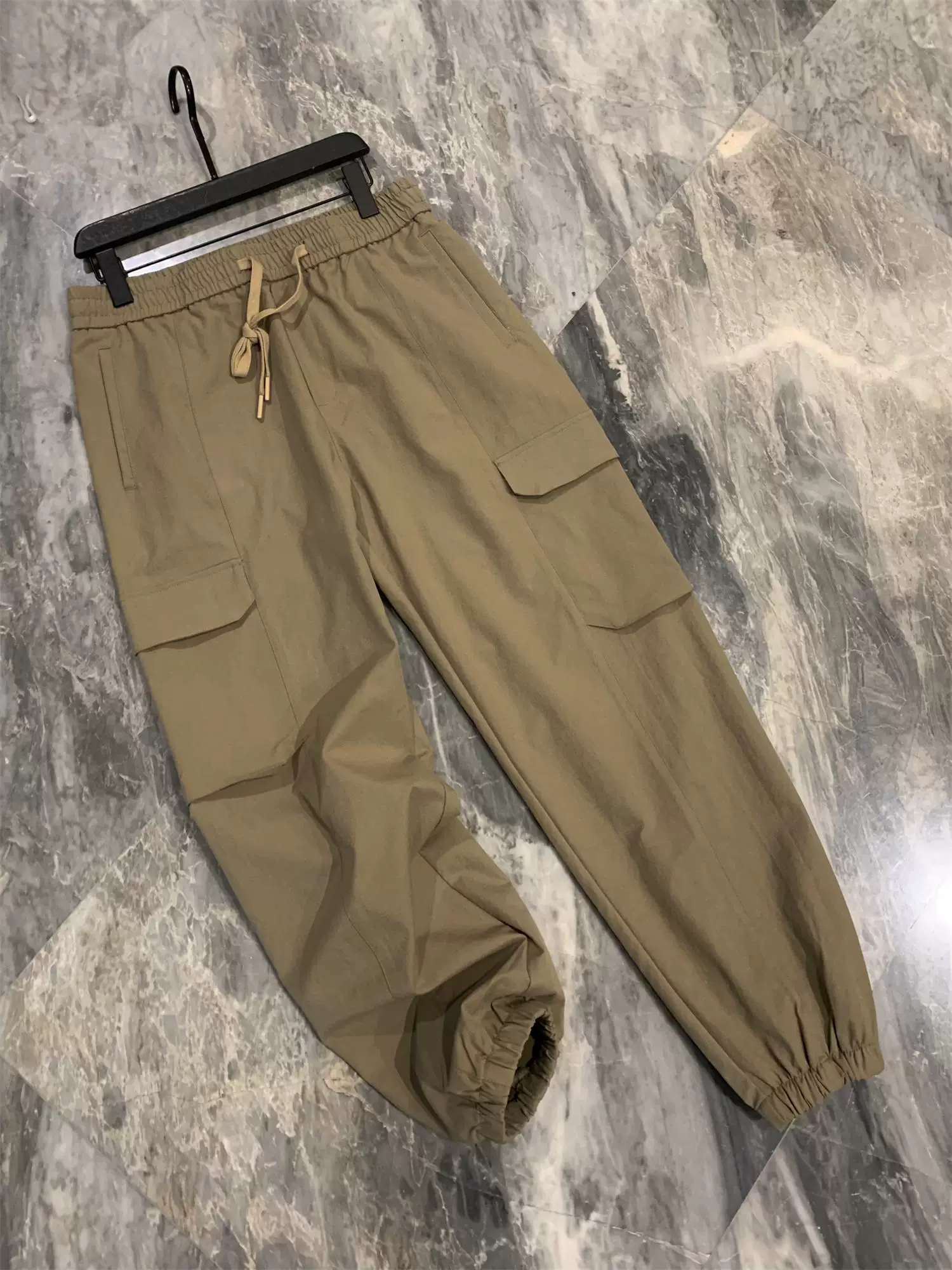 Đơn đặt hàng của Don Quixote Company! Kiểu dáng thật tuyệt vời! Quần cargo lưng thun mùa thu có túi lớn, quần dài thường ngày dành cho nam.