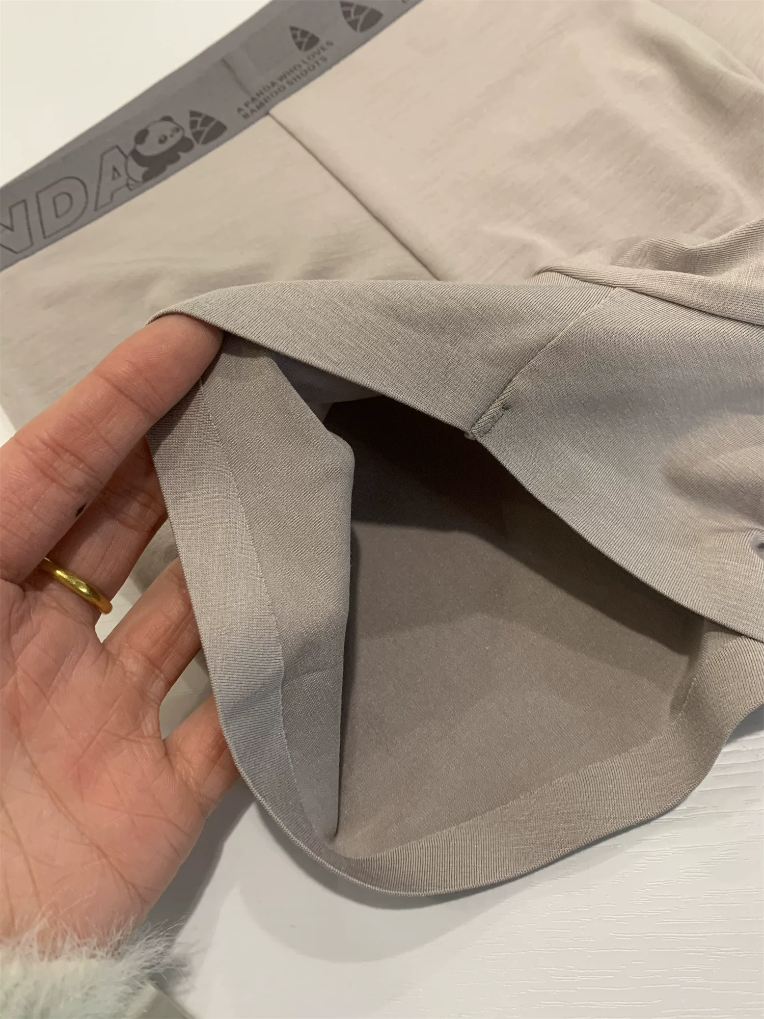 Don Quixote ba chiếc trong một gói! Chất liệu Modal + pha lụa! Quần lót nam mềm mại, thoáng khí, thân thiện với da.