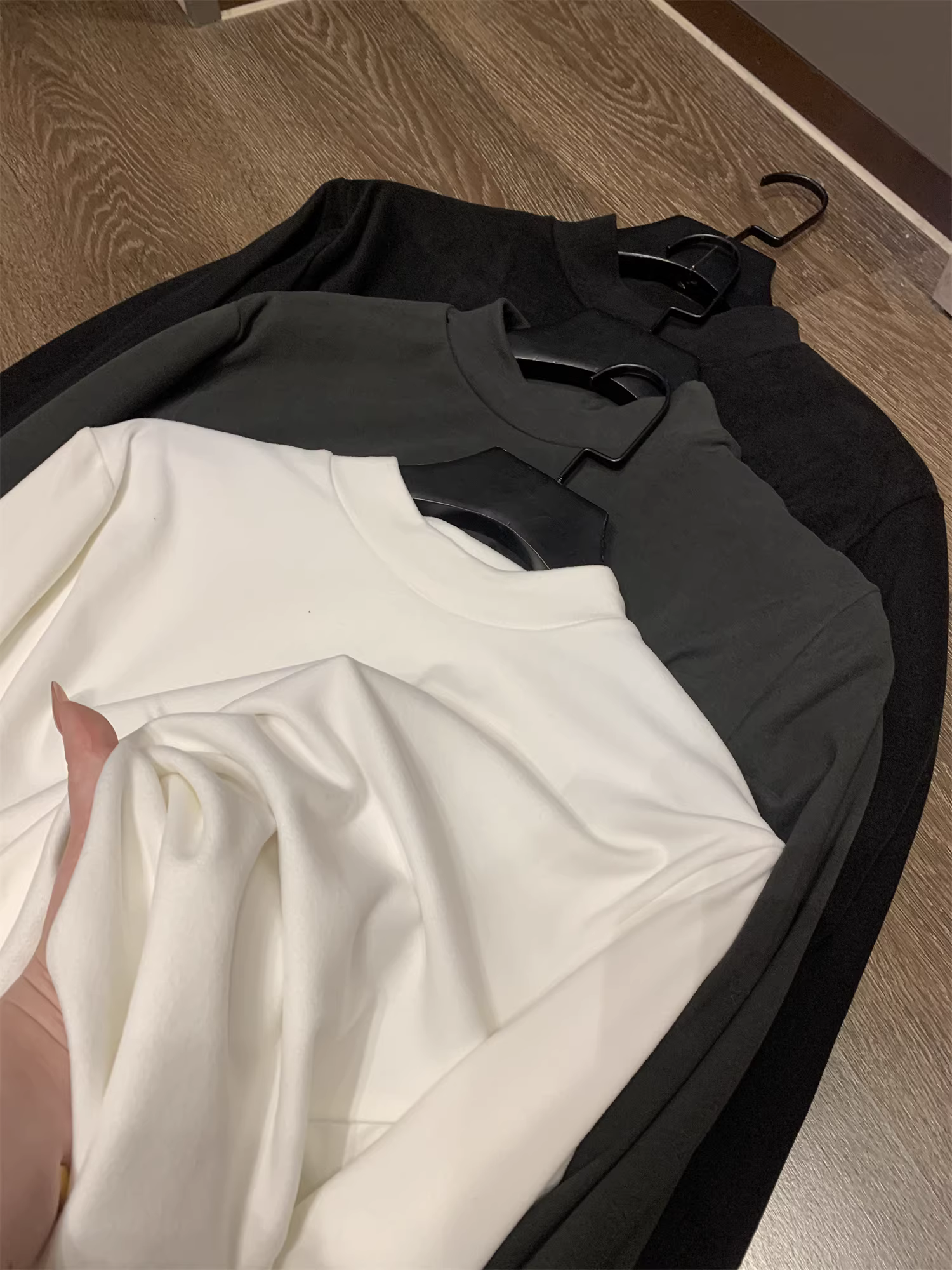 Don Quixote là món đồ cần thiết cho mùa Thu/Đông! Chất liệu vải nhung Đức hai mặt! Áo len nam mùa đông màu trơn cổ nửa cao.