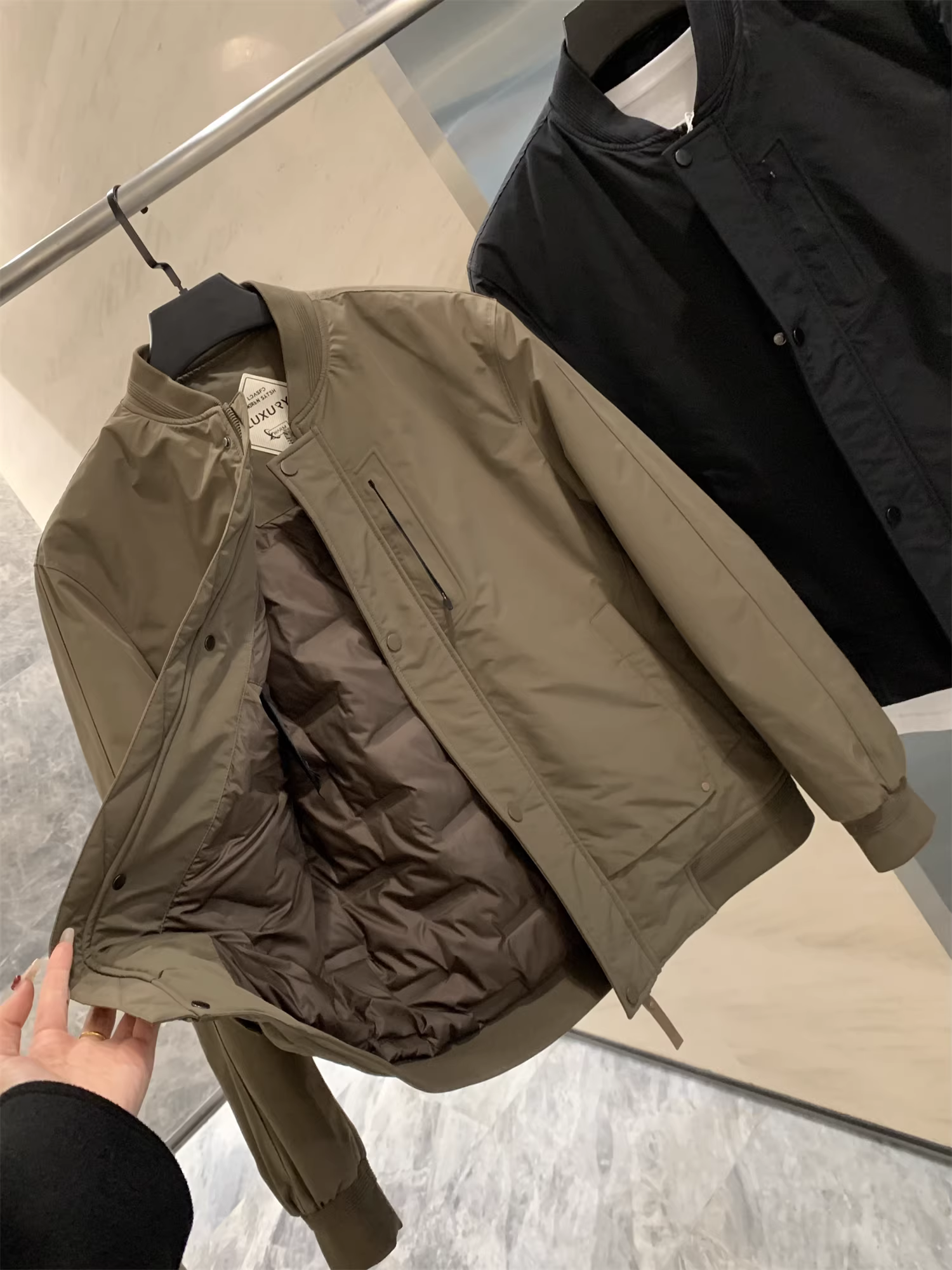 Đơn đặt hàng của công ty Don Quixote ODM! Công nghệ nhẹ và ấm áp! Áo khoác phi công cổ bóng chày, áo khoác phao mùa đông dành cho nam.