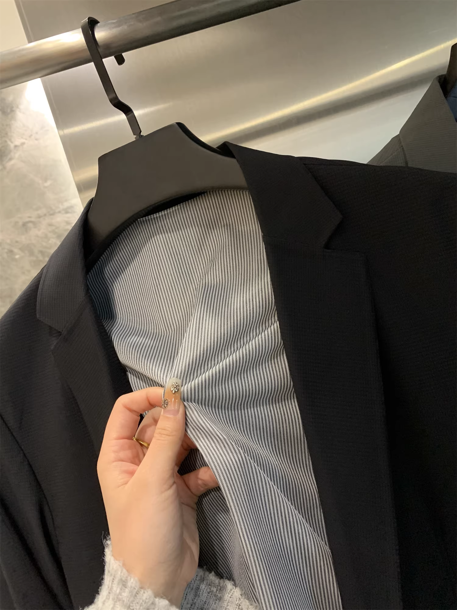 Don Quixote Kết cấu kẻ sọc kiểu Nhật! Áo blazer thông thường có kết cấu nhẹ, thoáng khí và co giãn dành cho nam giới.