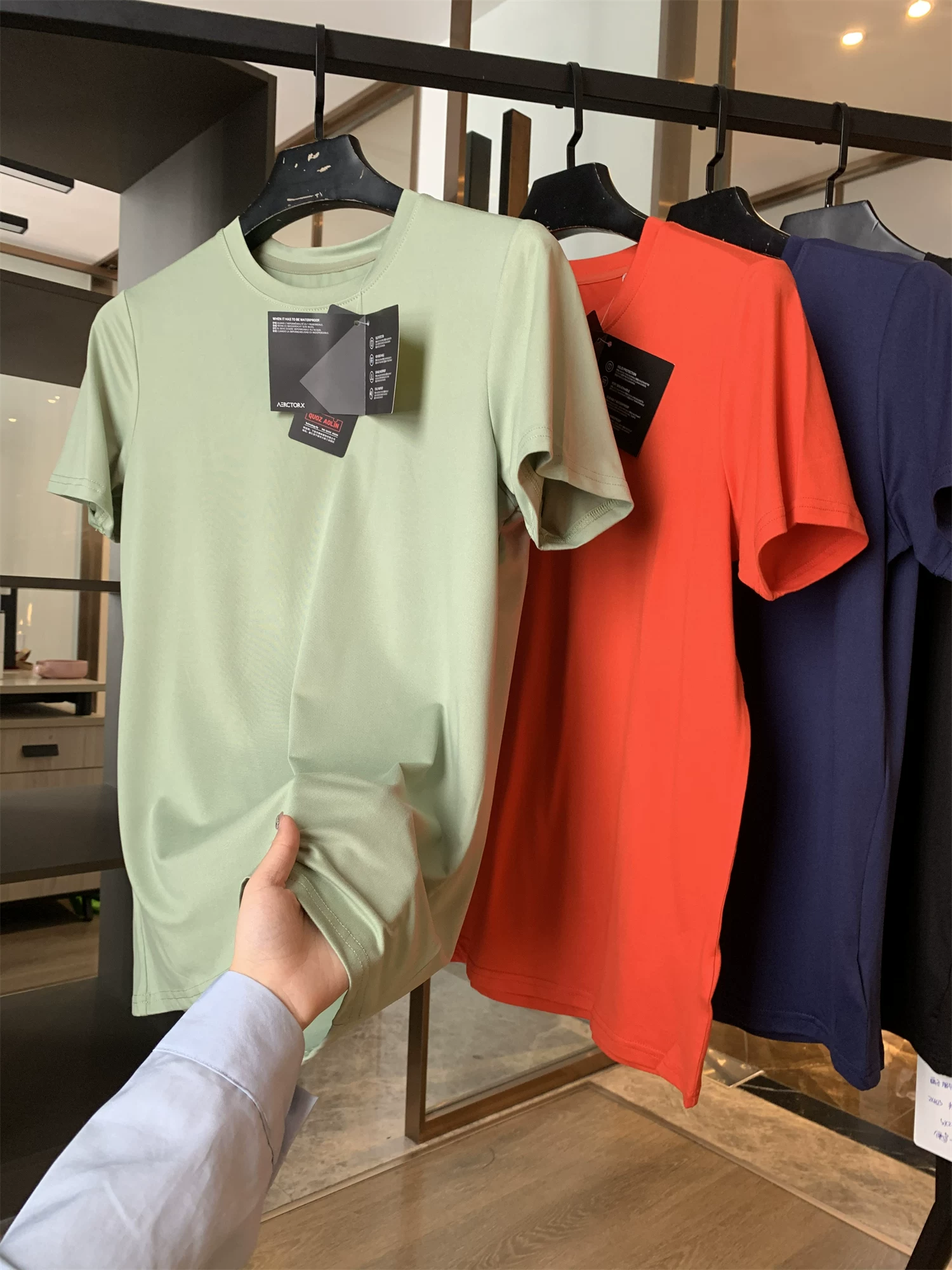 Đơn đặt hàng Don Quixote HK! Áo thun ngắn tay đa năng cơ bản dành cho nam mùa hè, thân thiện với da, thoáng khí, nhanh khô, có độ đàn hồi cao.