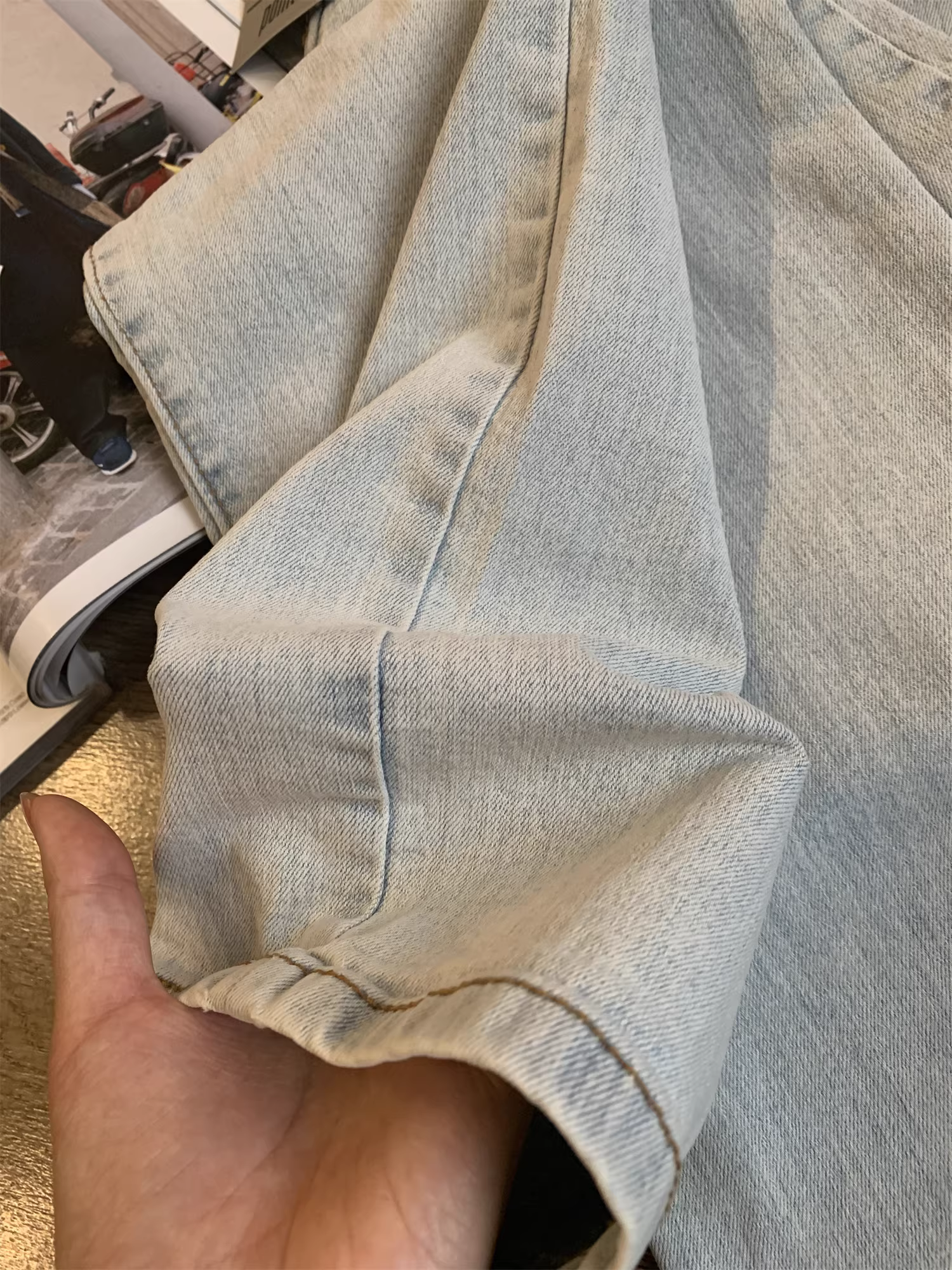 Quần Jean Don Quixote Heavyweight! Quần jean nam dáng ôm vừa vặn, chất liệu co giãn thoải mái, kiểu dáng năng động.