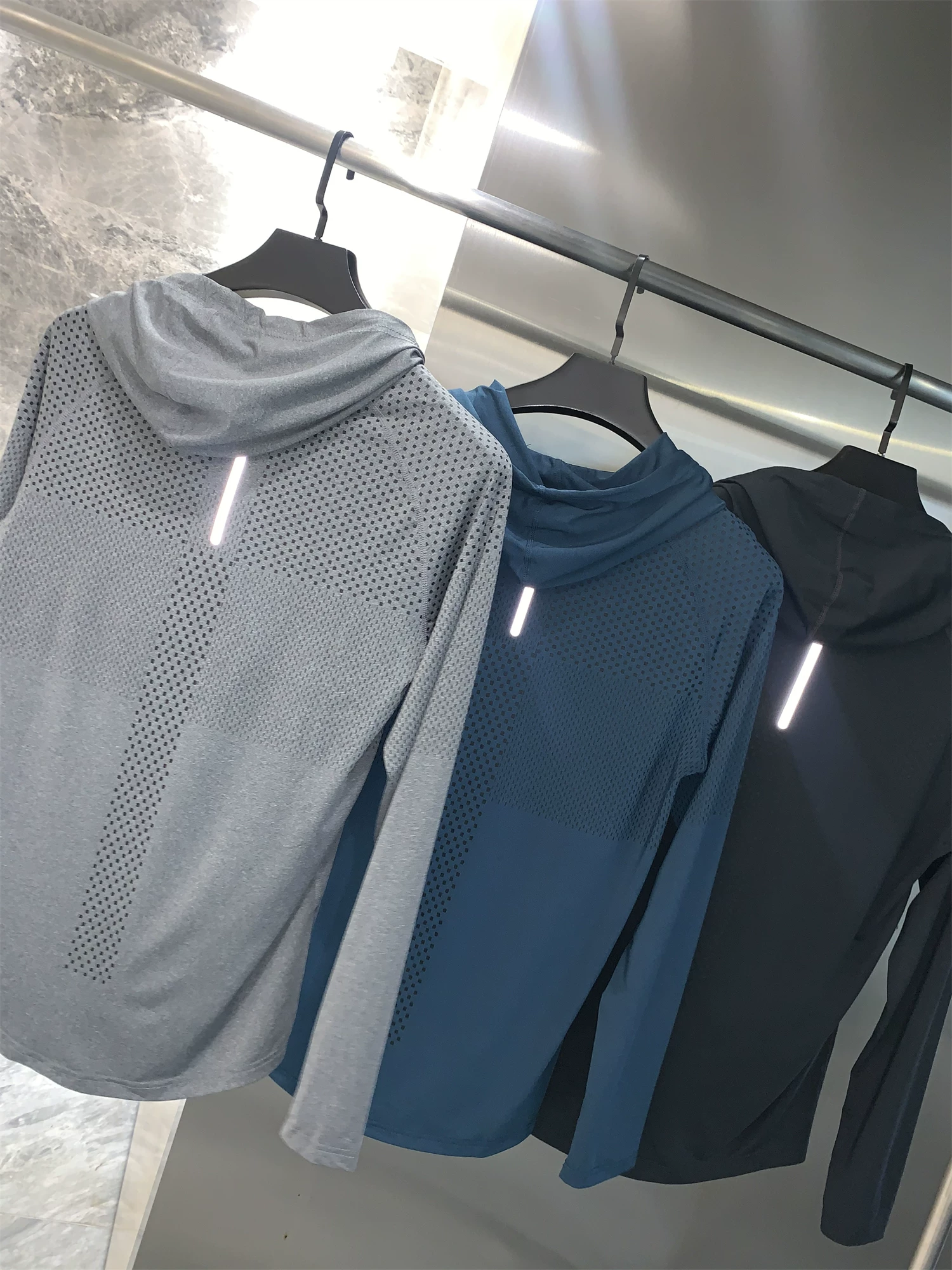 Don Quixote Brick Industry Chống ẩm ngoài trời, nhanh khô, thoáng khí! Áo thun dài tay có mũ trùm đầu thể thao và giải trí mùa xuân hè hợp thời trang