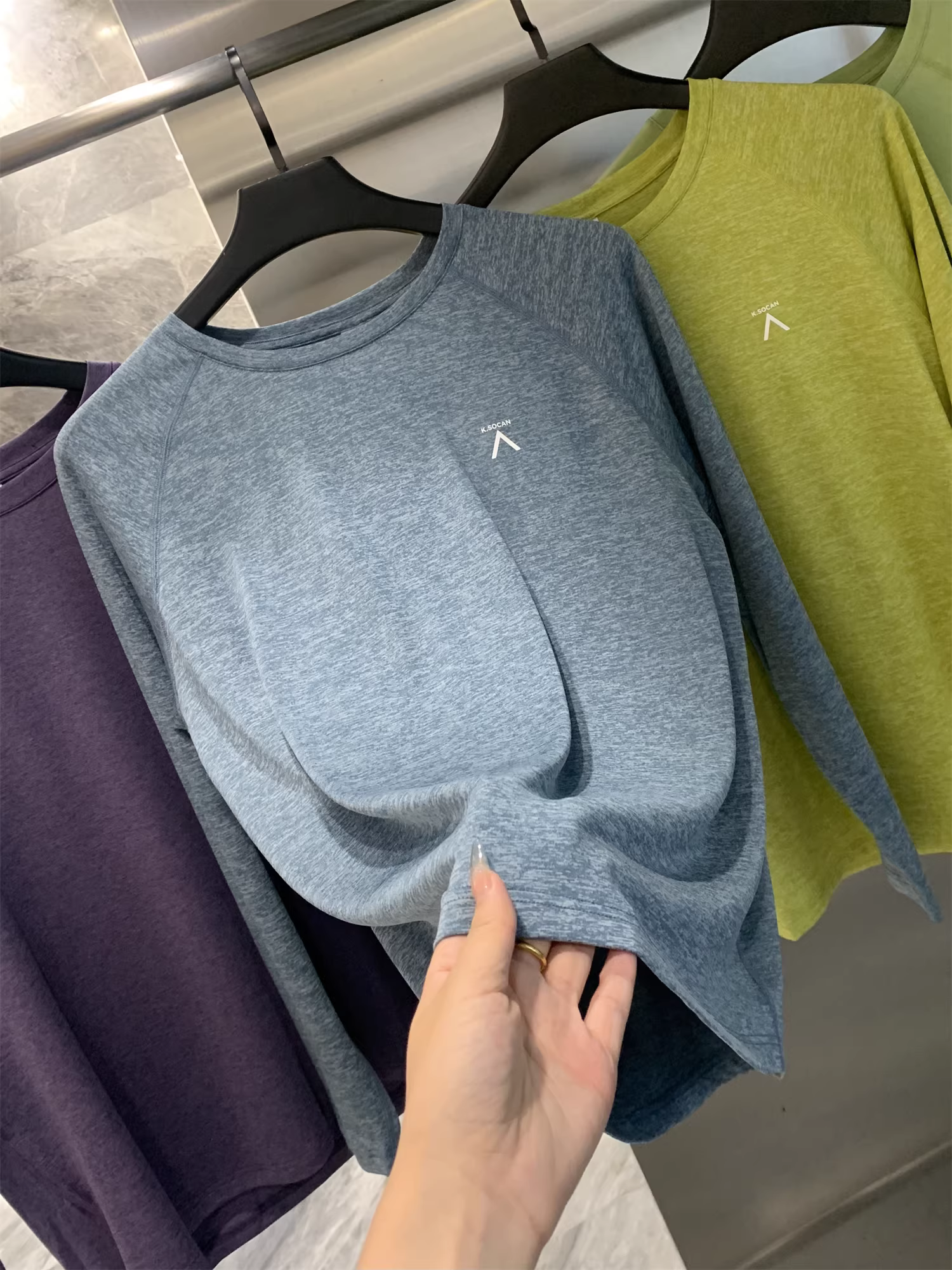 Don Quixote Công nghệ làm khô nhanh! Xu hướng áo thun dài tay thấm hút mồ hôi, tạo cảm giác mát mẻ khi chơi thể thao ngoài trời dành cho nam và nữ mùa hè.