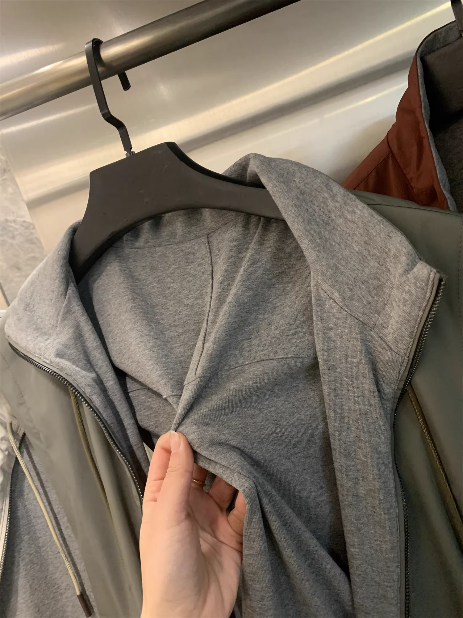 Don Quixote, một món đồ sang trọng nhẹ nhàng có thể đảo ngược! Áo khoác vest đa năng thông thường dành cho nam, mềm mại và thân thiện với làn da, thích hợp cho mùa xuân và mùa thu.