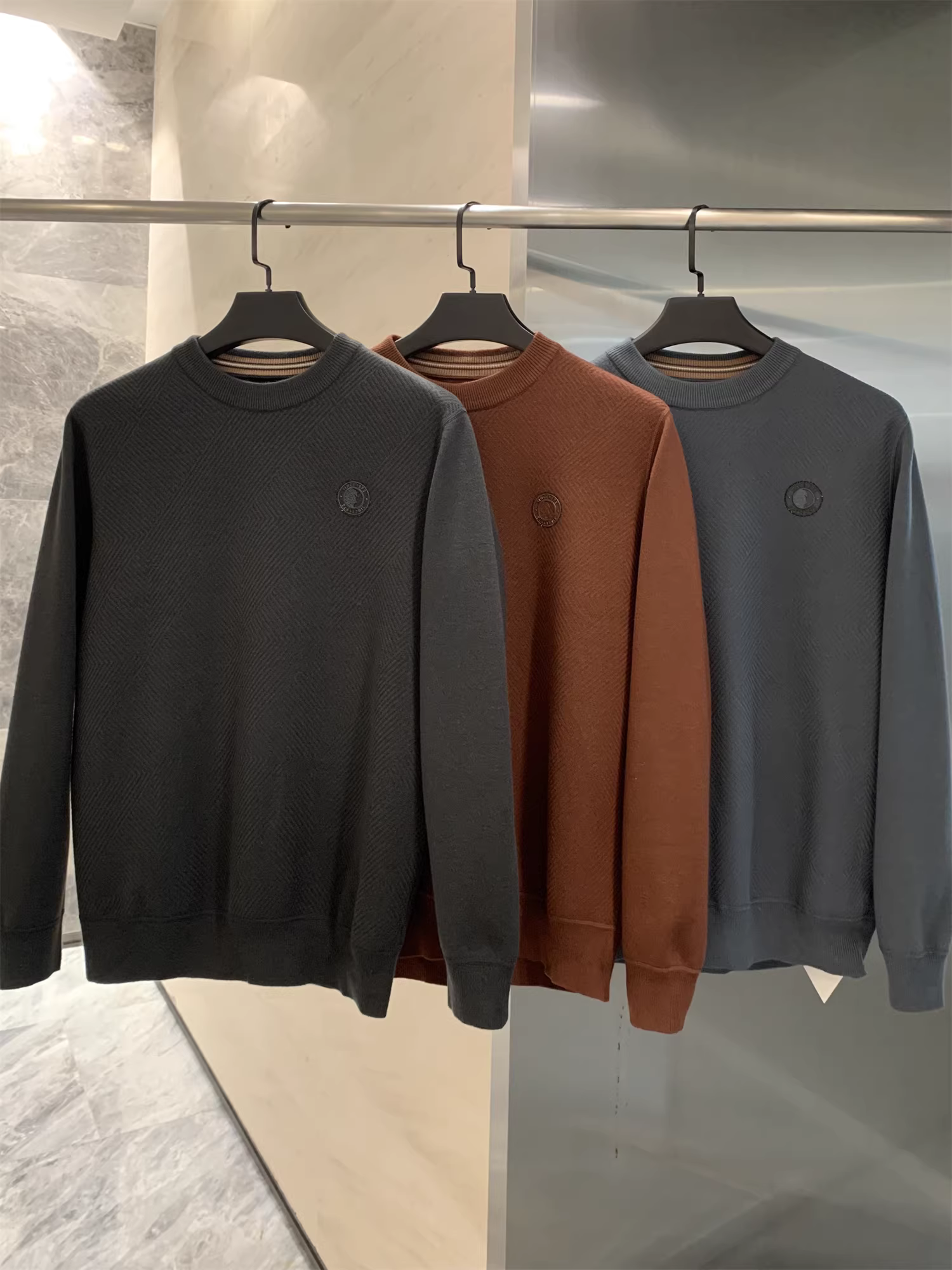 Gia đình hươu Don Quixote! Áo len dệt kim ấm áp, lót lông cừu và dày dặn! Áo len nỉ phối chất liệu mùa thu đông dành cho nam.