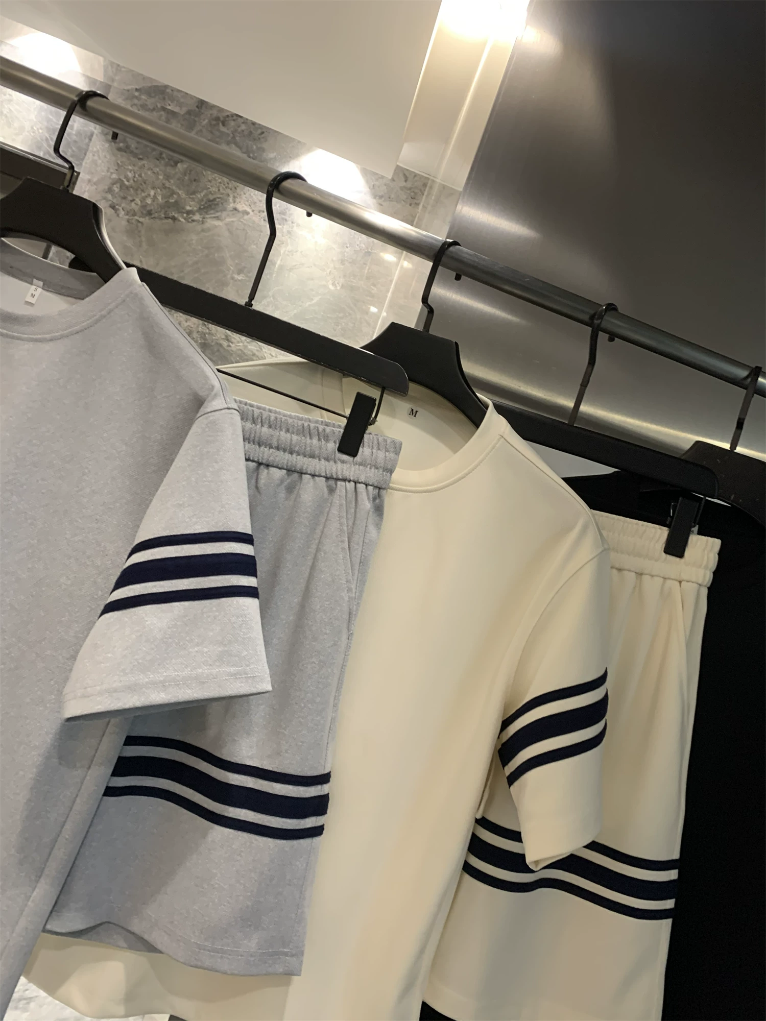 Đơn đặt hàng của công ty Don Quixote ODM! Bộ áo ngắn tay + quần đùi! Bộ đồ hai mảnh mùa hè thoáng khí, thân thiện với da, phong cách thường ngày dành cho nam.