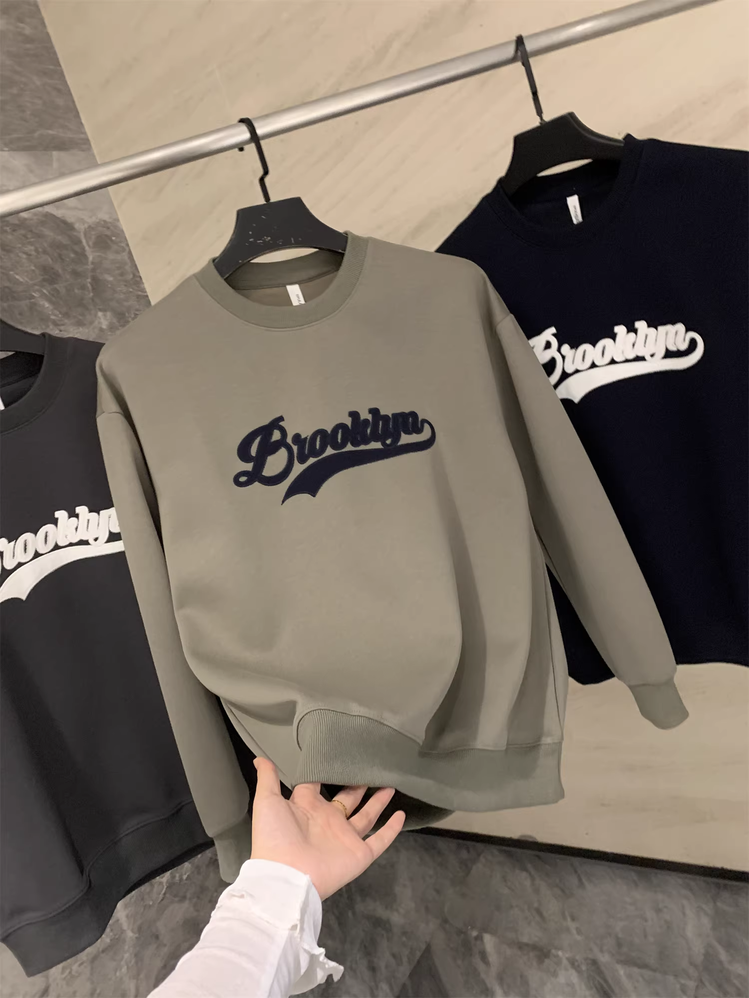 Đơn đặt hàng của Don Quixote Company! Thêu 3D nặng ký! Áo nỉ cổ tròn cổ điển mùa thu dành cho nam hợp thời trang