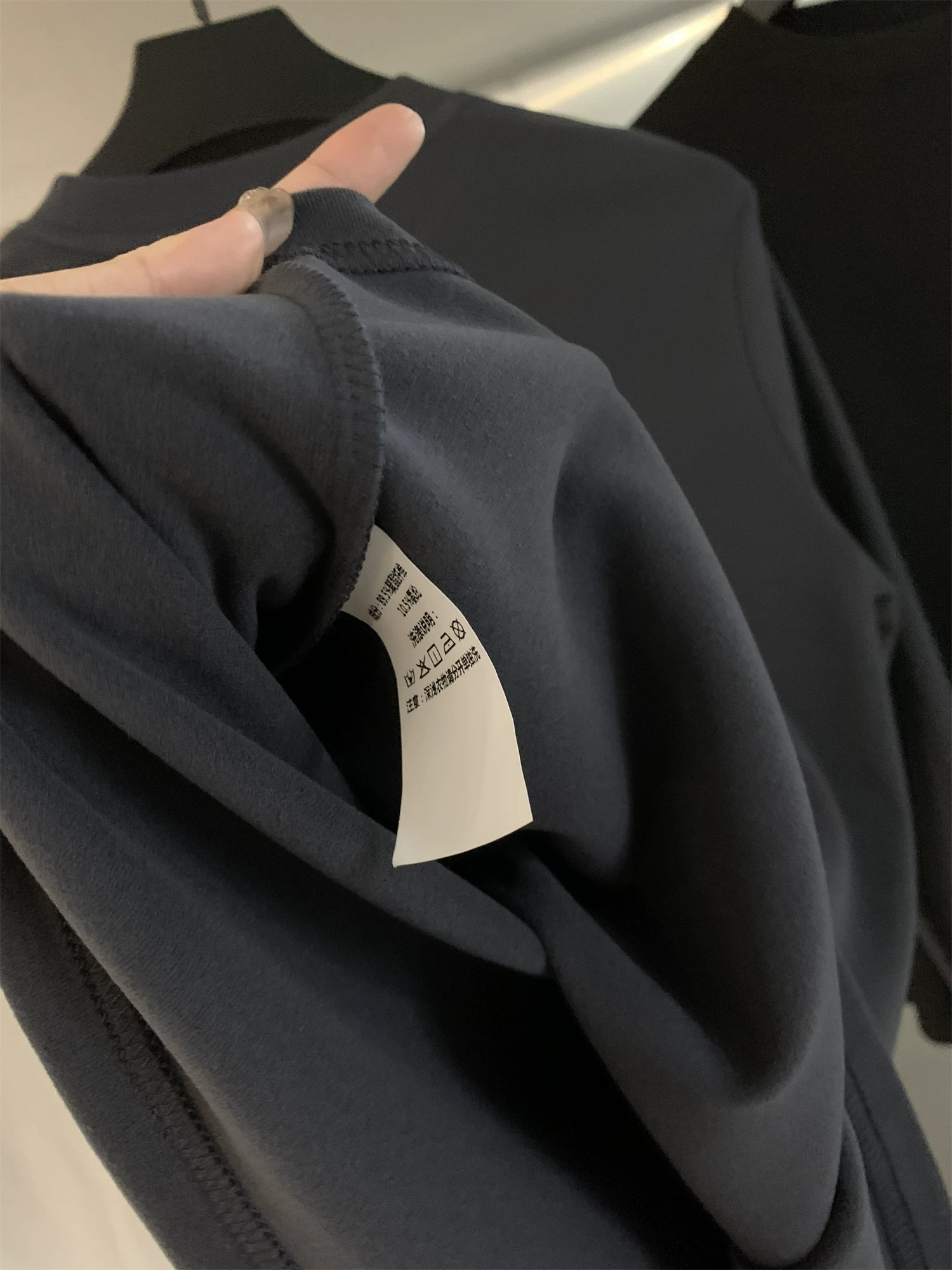 Đơn đặt hàng của công ty Don Quixote ODM! Mềm mại và thân thiện với làn da! Áo thun nam cổ tròn trơn màu co giãn mùa thu đông.