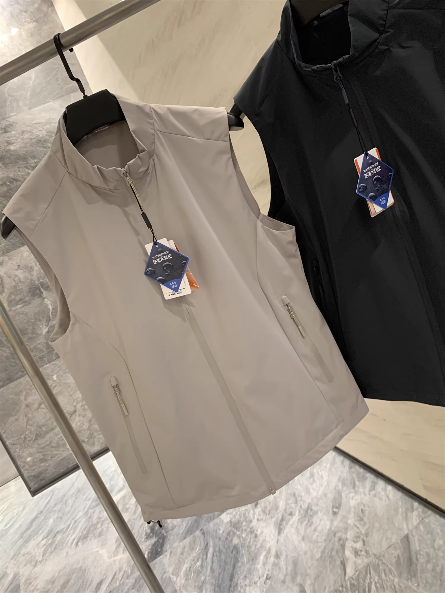 Công nghệ nhẹ nhàng của Don Quixote! Áo vest đa năng, co giãn, thoáng khí, mềm mại, cổ đứng, dành cho nam và nữ.