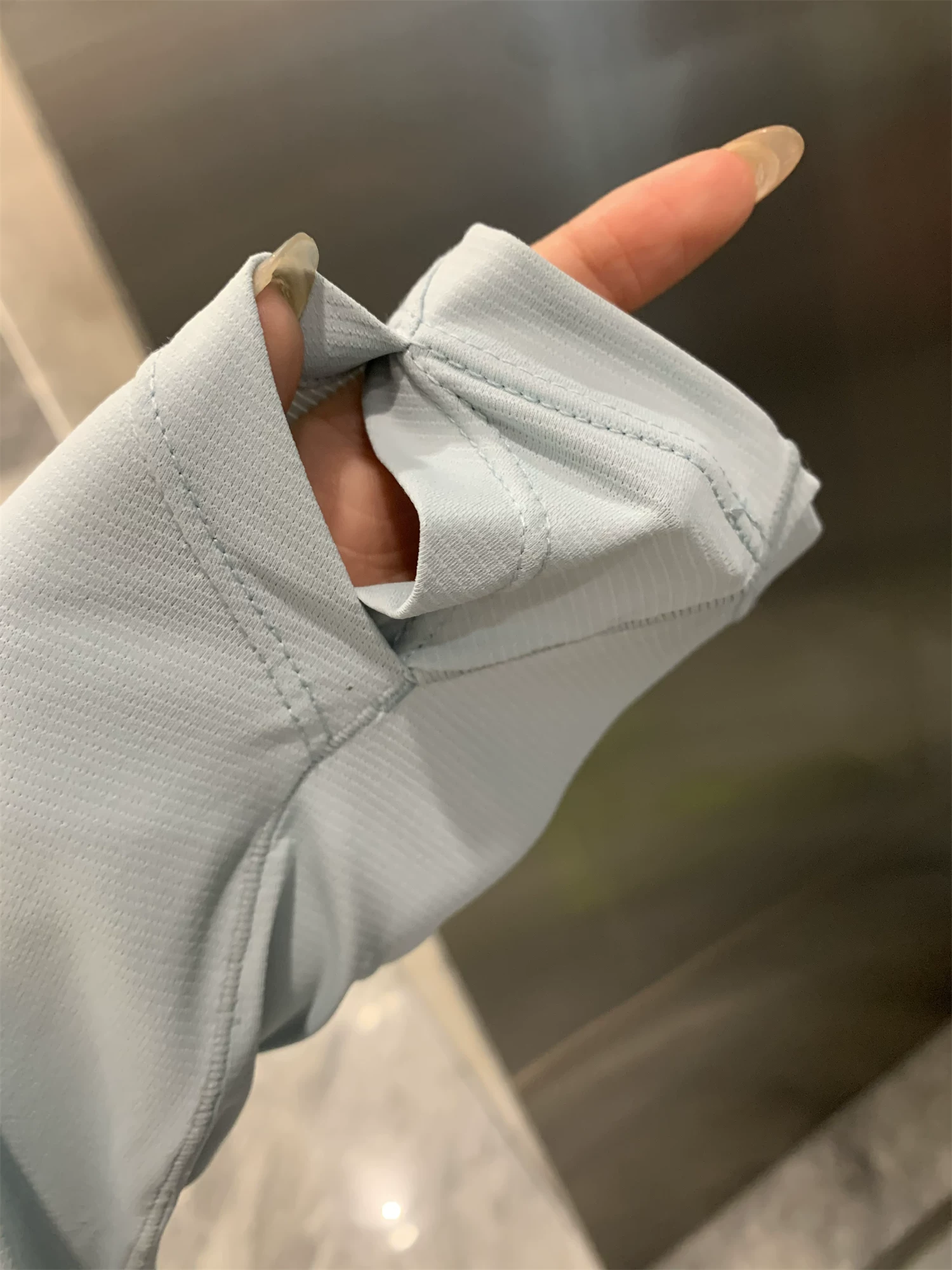 Áo hoodie nam Don Quixote chất liệu co giãn bốn chiều! Nhanh khô, thoáng khí, cổ tròn, cổ cao, có mũ trùm đầu, tay dài.