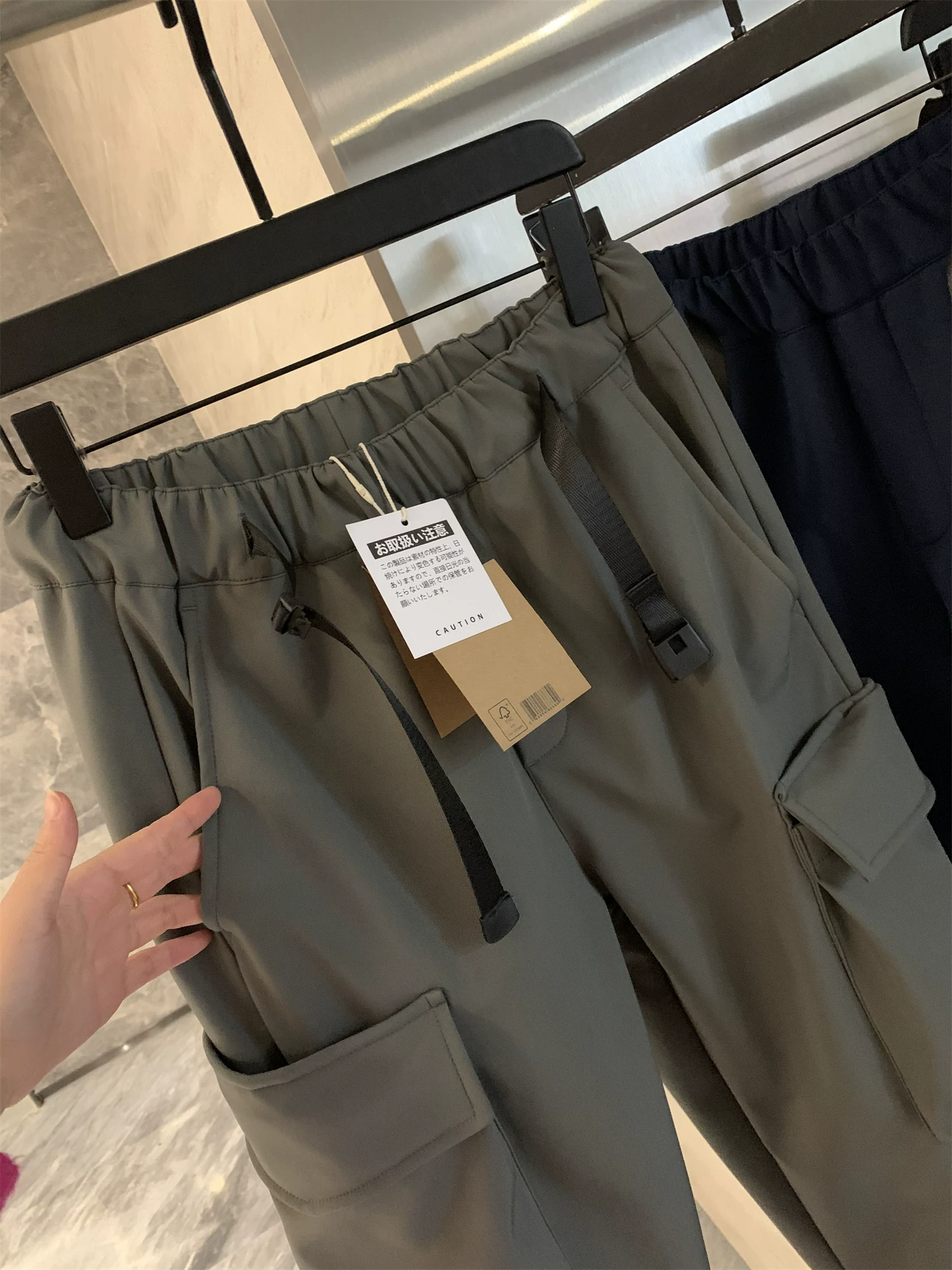 Thiết kế độc đáo của Don Quixote! Quần thể thao thường ngày kiểu quần áo bảo hộ lao động dành cho nam mùa thu đông, lót lông cừu, dày dặn, thoải mái, thoáng khí.