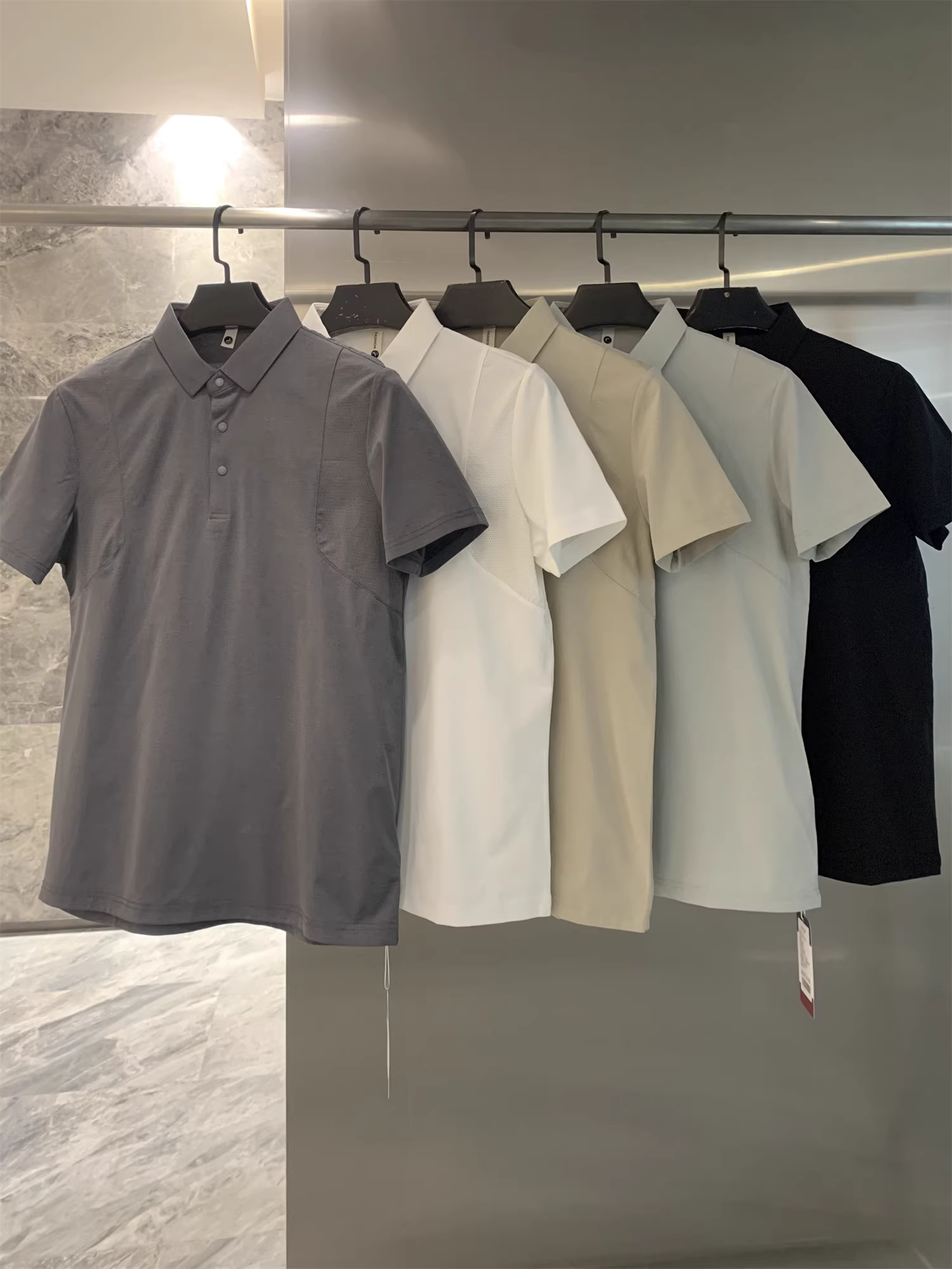 Áo Polo nam mùa hè chất liệu thoáng mát, kiểu dáng đơn giản, màu trơn, cổ trụ.