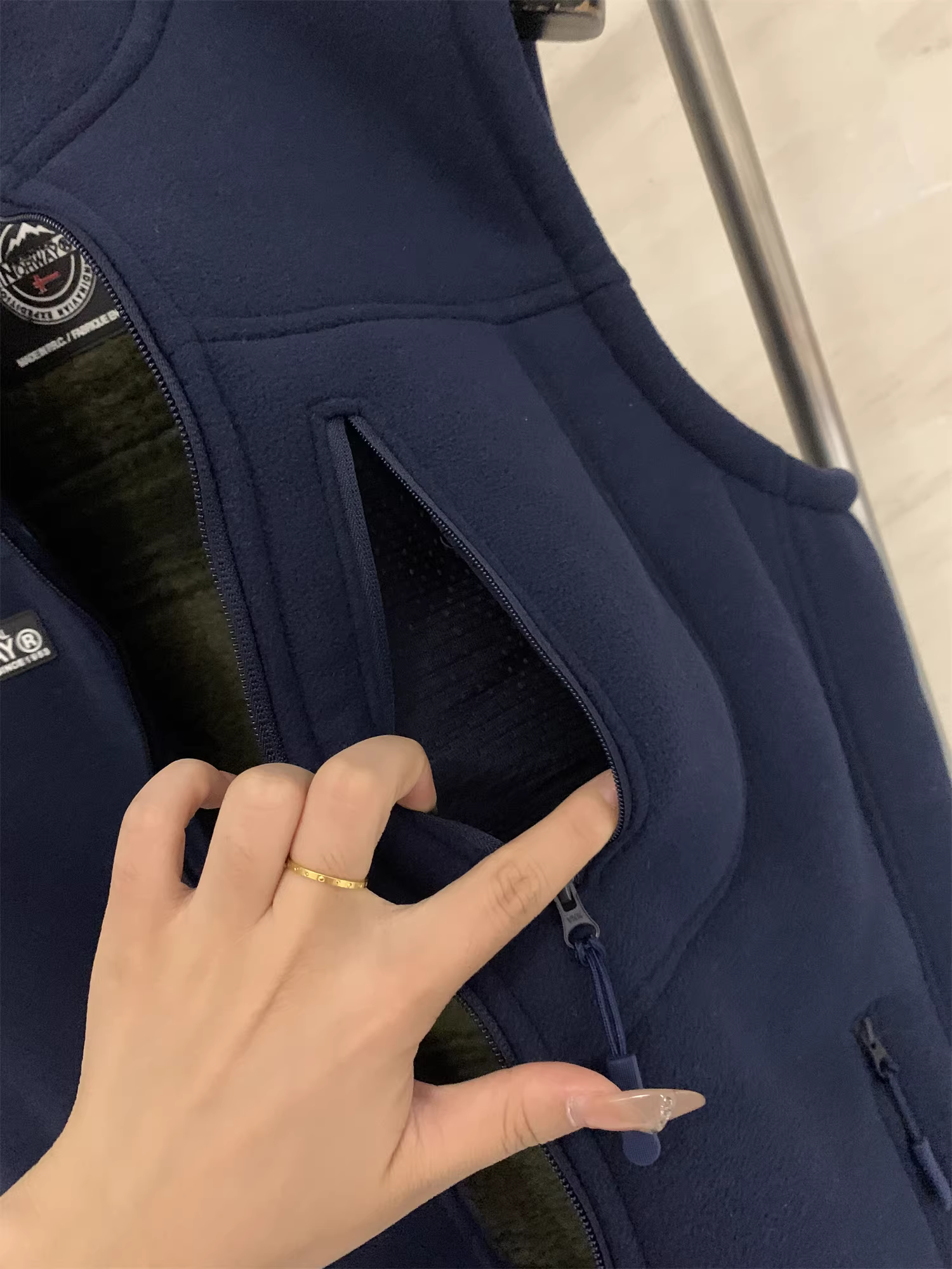 Don Quixote, huyền thoại ngoài trời của Bắc Âu! Hãy đến với Na Uy! Áo gile cổ đứng bằng lông cừu dày và lông sherpa.