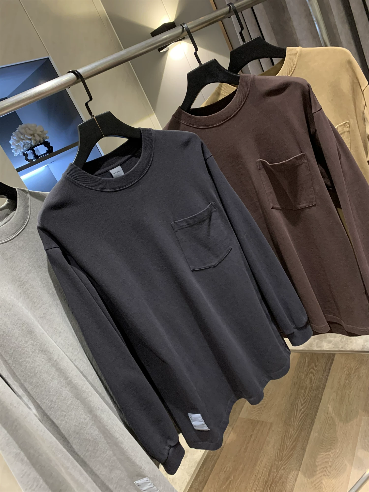 Don Quixote Enzyme Wash! Áo thun nam mùa xuân bằng vải cotton nguyên chất màu trơn cổ tròn dài tay có túi Áo thun hợp thời trang