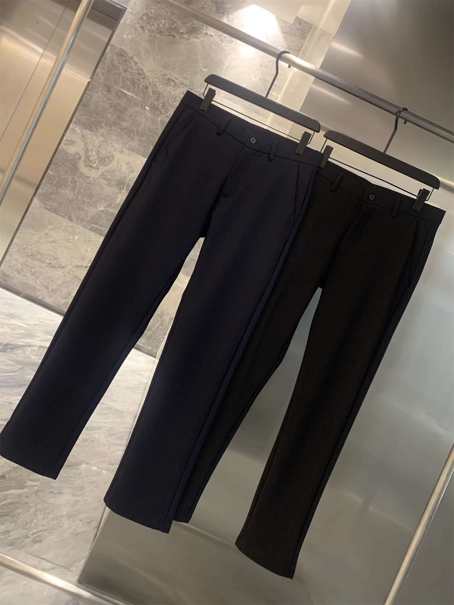 Quần cao cấp của Don Quixote! Chất liệu satin cao cấp, bề mặt mờ! Quần nam mùa xuân hè, co giãn cao, đa năng, phong cách thường ngày.