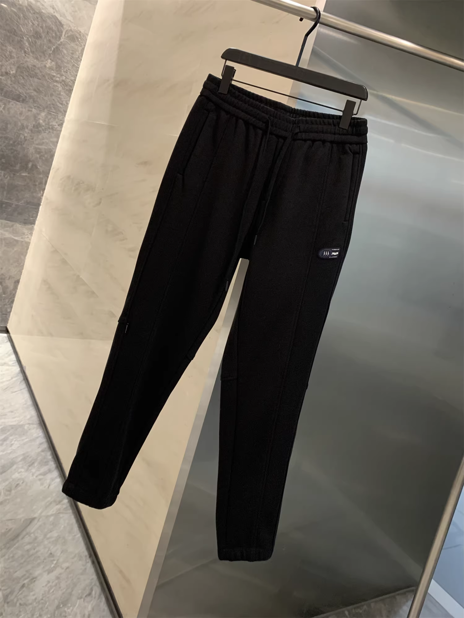 Don Quixote Haijia Series! Thoải mái và sành điệu! Quần jogger nam đa năng, lưng thun co giãn, thích hợp cho mùa xuân và mùa thu.