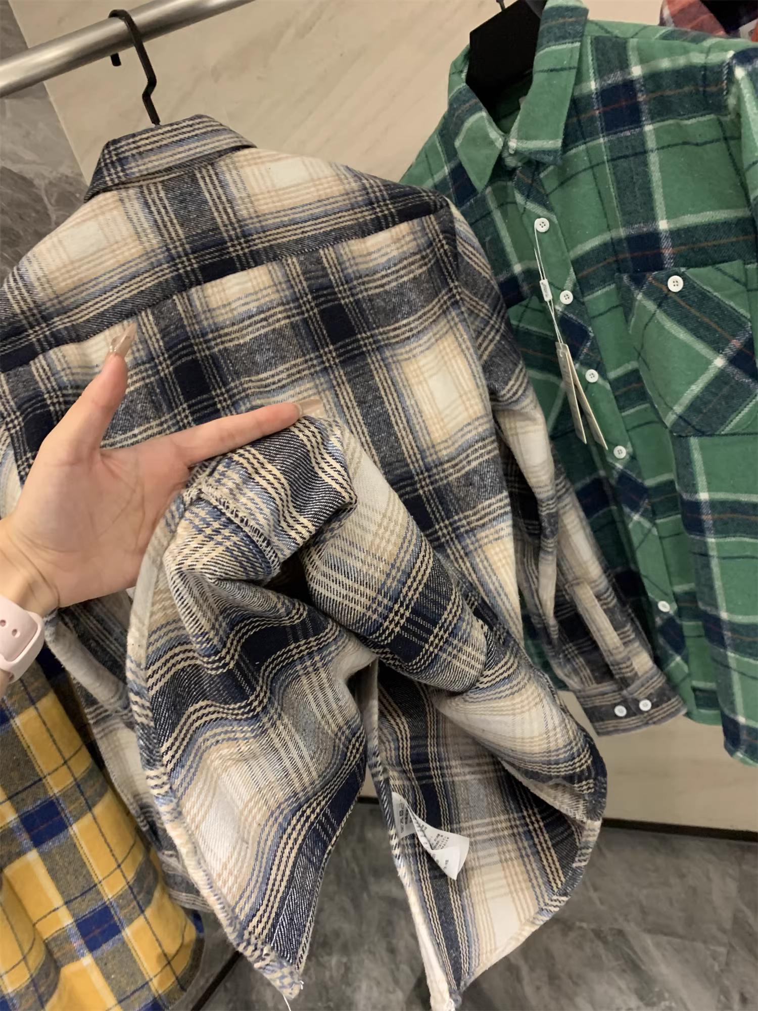 Những người đam mê kẻ sọc Don Quixote, hãy tham gia! Áo sơ mi dài tay kẻ sọc mềm mại, dày dặn, đa năng, thân thiện với làn da mùa thu đông dành cho nam giới.