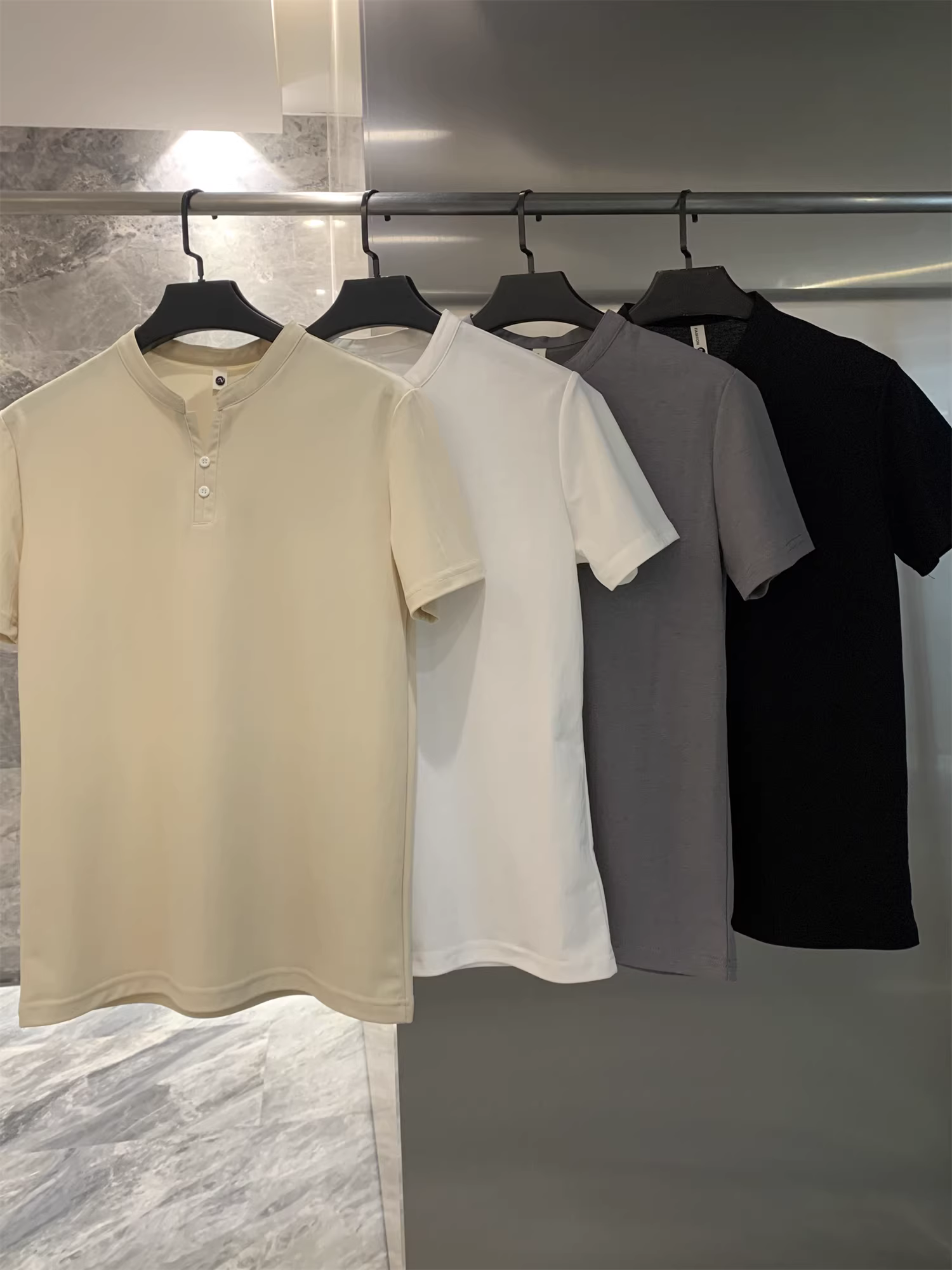 Don Quixote, một phong cách thời trang Trung Quốc mới! Kết hợp giữa cotton và vải lanh! Áo sơ mi ngắn tay, cổ Henry nửa mở, hai khuy, nhanh khô và thoáng khí.