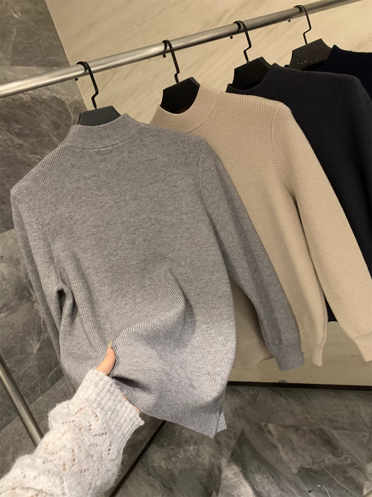 Tủ Don Quixote 598! Ấm áp và tinh tế! Áo len nam màu trơn cổ cao nửa cổ, kiểu dáng thời trang mùa thu đông.