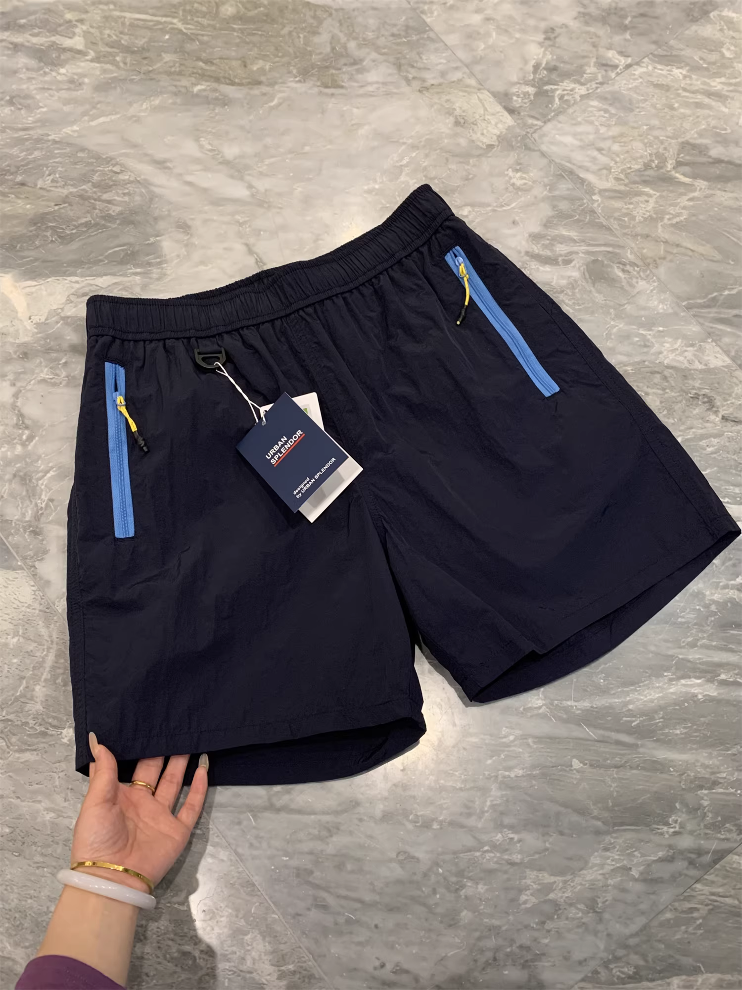 Don Quixote Mountain Series Outdoor! Nhanh khô và thoáng khí! Xu hướng quần short thể thao có khóa kéo màu khối mùa hè dành cho cả nam và nữ.