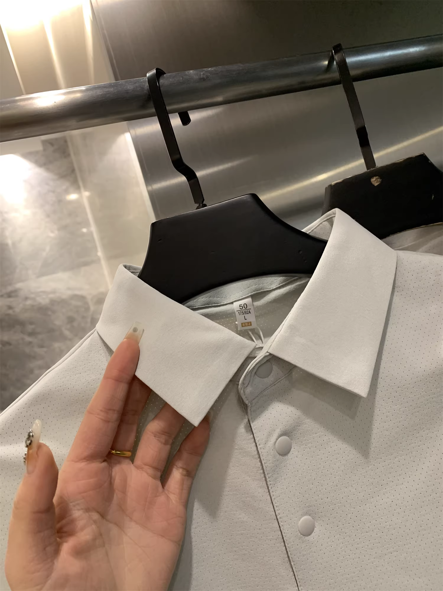 Áo Polo nam chất liệu Ice Silk Sorona Don Quixote! Dán liền mạch! Mát mẻ mùa hè và co giãn, kiểu nửa khóa kéo.