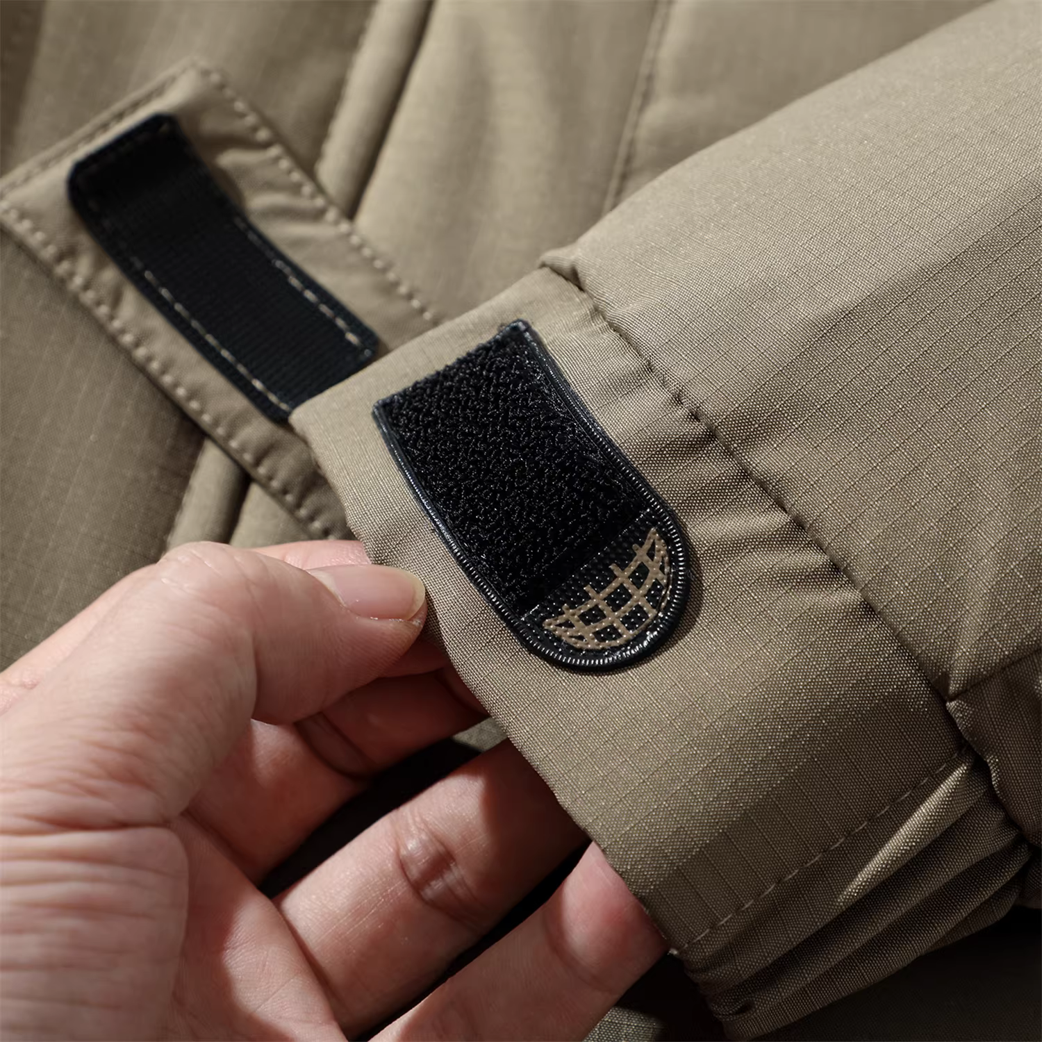 Don Quixote mềm mại và ấm áp! Áo khoác phao có mũ trùm đầu dày dặn, chống gió và cực ấm áp mùa đông.