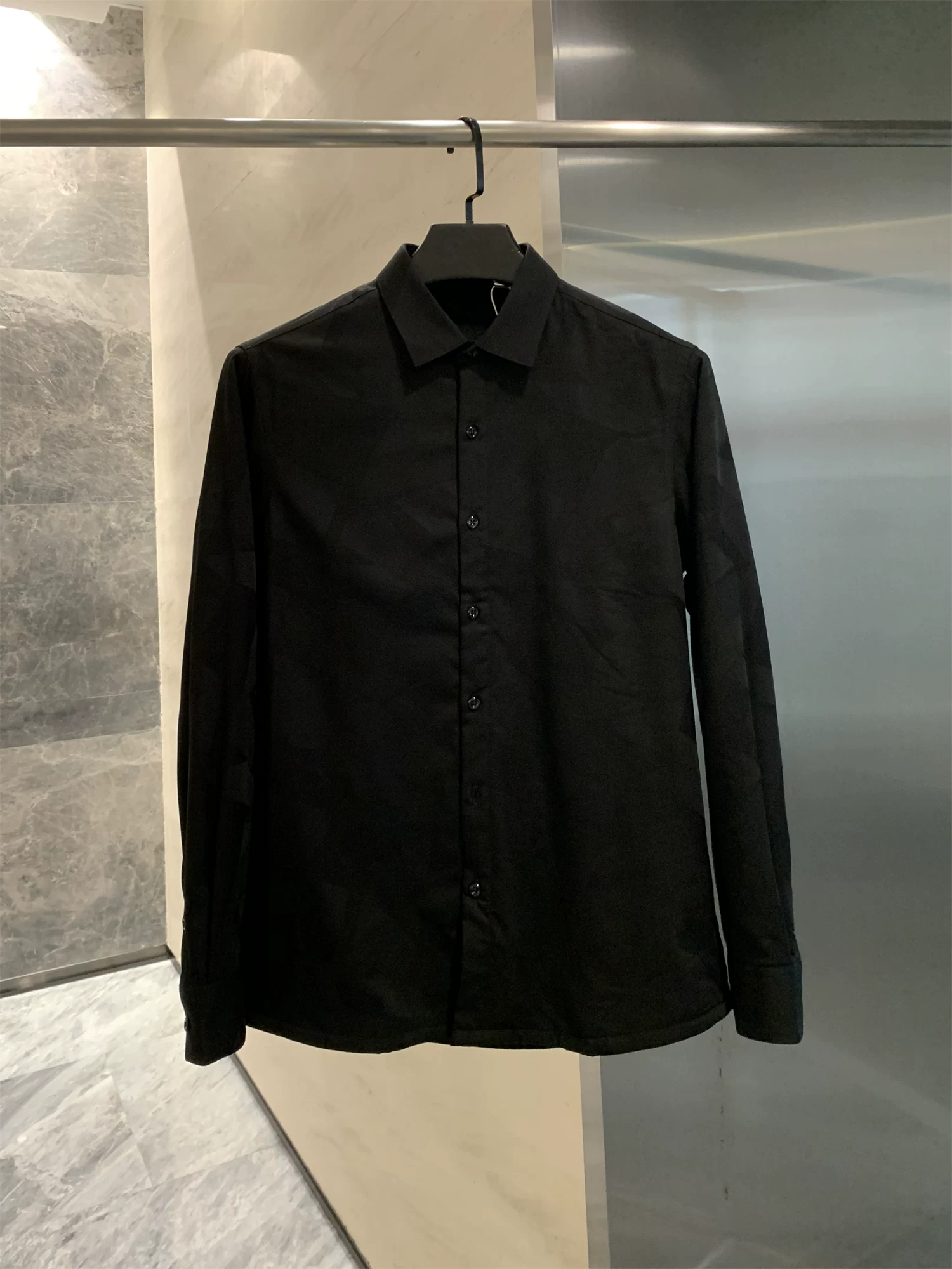 Don Quixote, một sản phẩm làm từ đậu! Kết cấu tối màu! Áo sơ mi nam mùa thu đông lót lông cừu, ấm áp, đa năng, phong cách thường ngày.