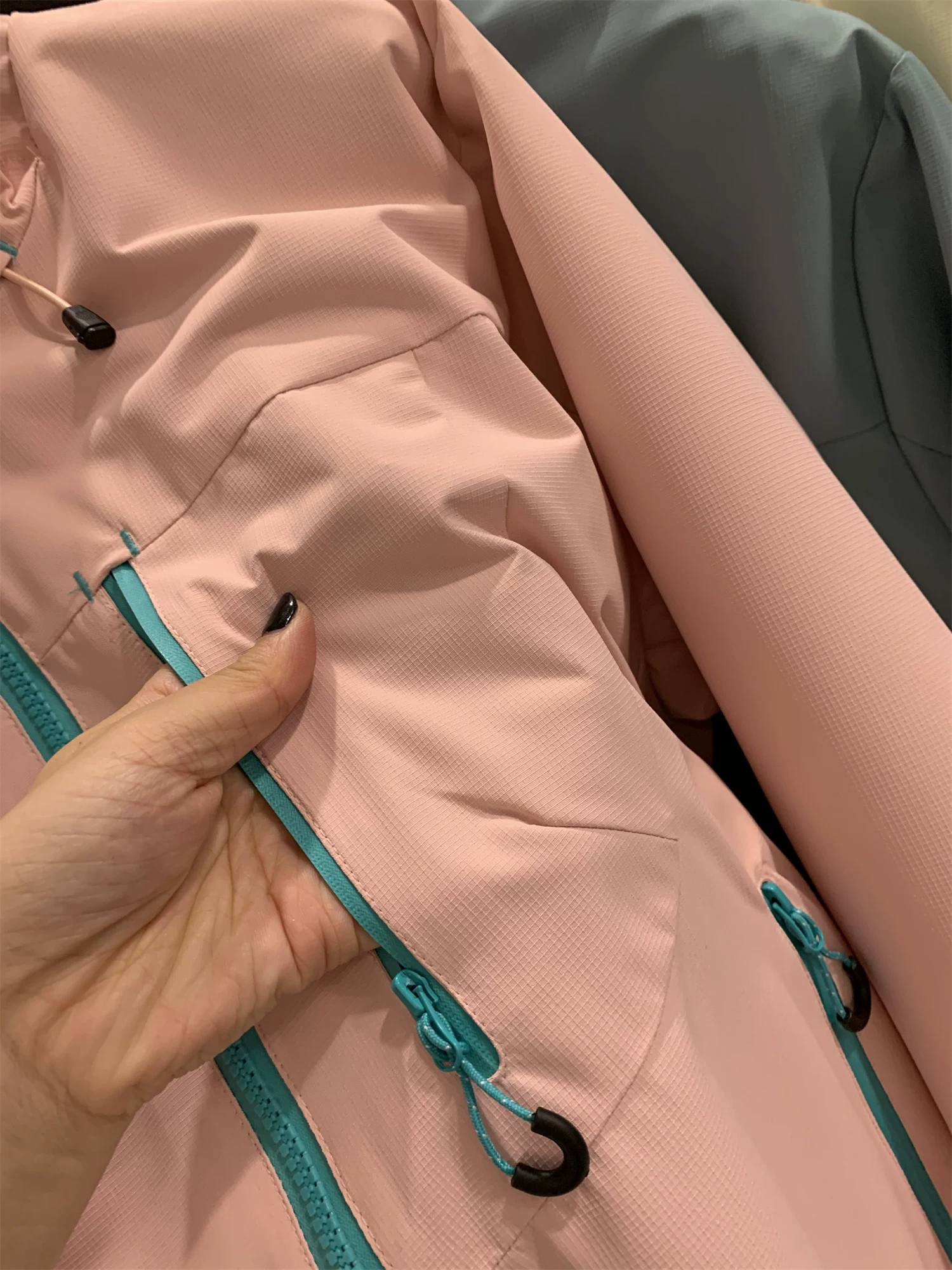 Chức năng sử dụng ngoài trời của dòng sản phẩm Don Quixote Mountain! Dày và ấm áp! Áo khoác thường ngày phối màu theo phong cách cặp đôi mùa thu đông.