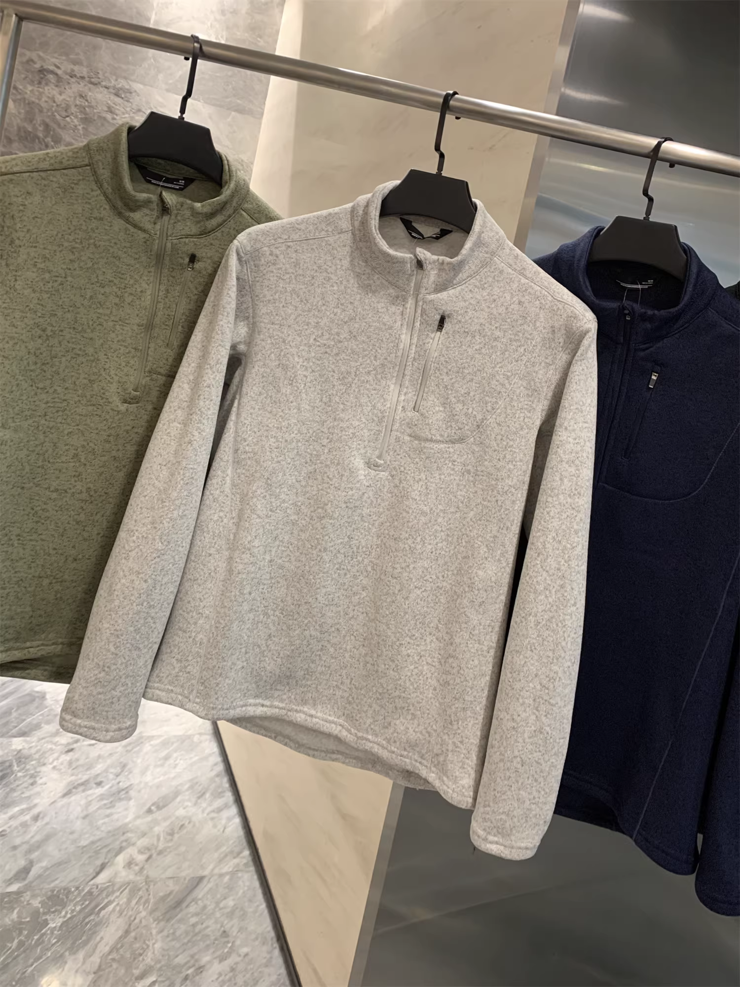 Don Quixote Khuyến mãi lớn ngoài trời! Áo len dệt kim cationic họa tiết hoa mùa thu đông, kiểu dáng thường ngày, cổ đứng nửa khóa kéo, tay dài