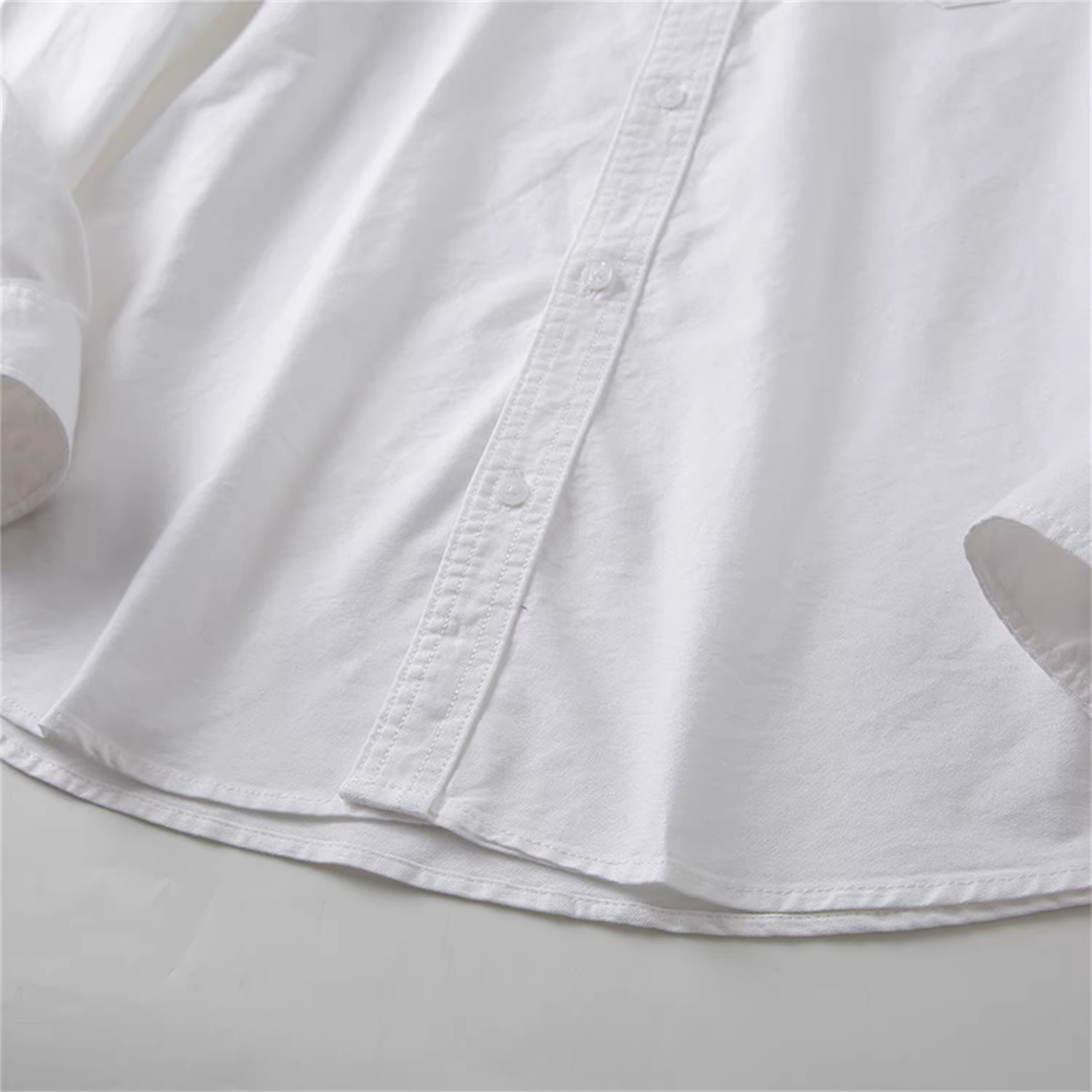 Vải oxford cotton nguyên chất Don Quixote! Đơn giản và đa năng, chống nhăn, giản dị, đa năng, áo sơ mi dài tay có cổ, hợp thời trang.