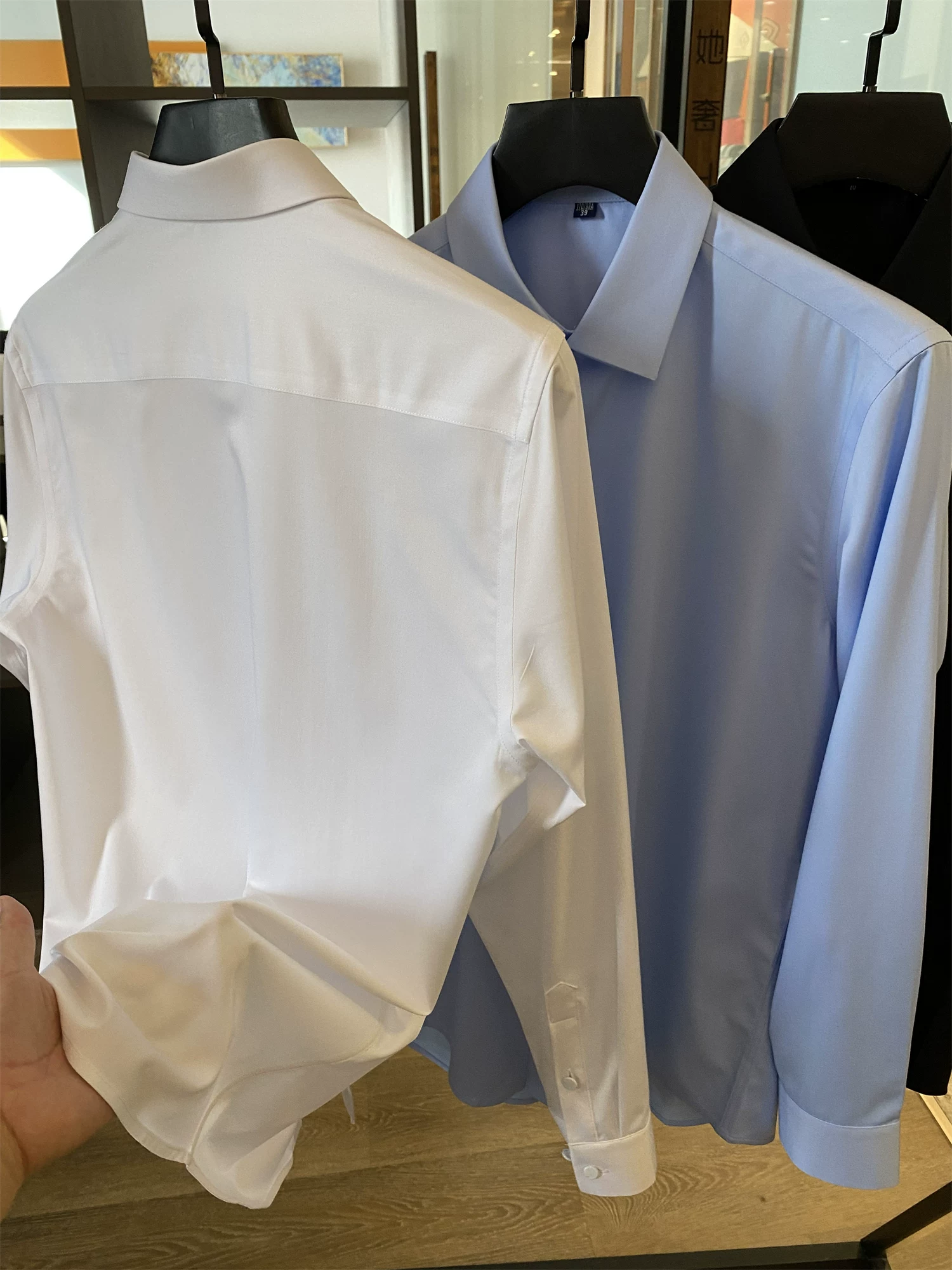 Don Quixote Co giãn, liền mạch và không nhăn! Vải chống nhăn có khả năng giữ hình! Áo sơ mi dài tay màu trơn đa năng dành cho nam.